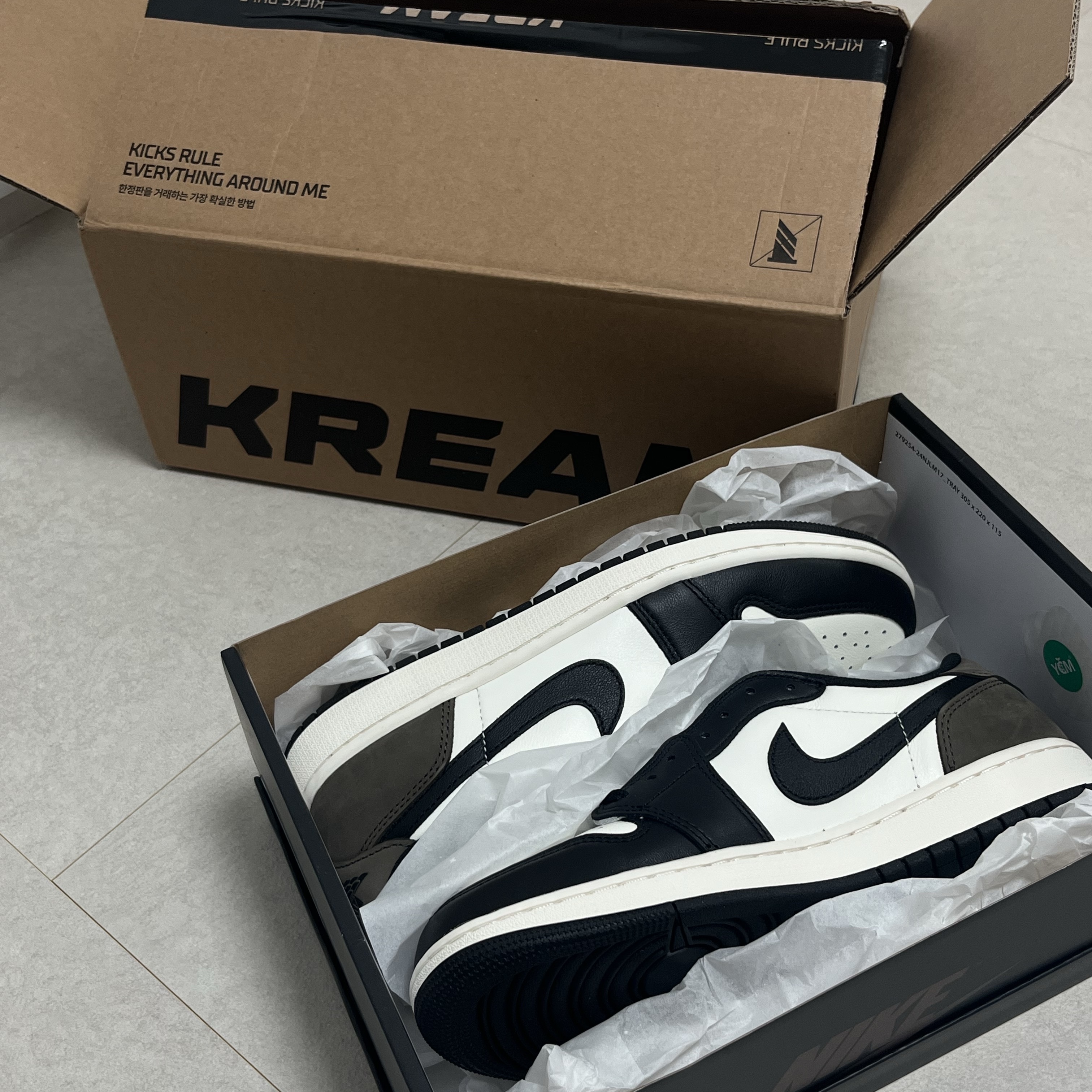 Jordan 1 Retro Low OG Mocha 착용 스타일