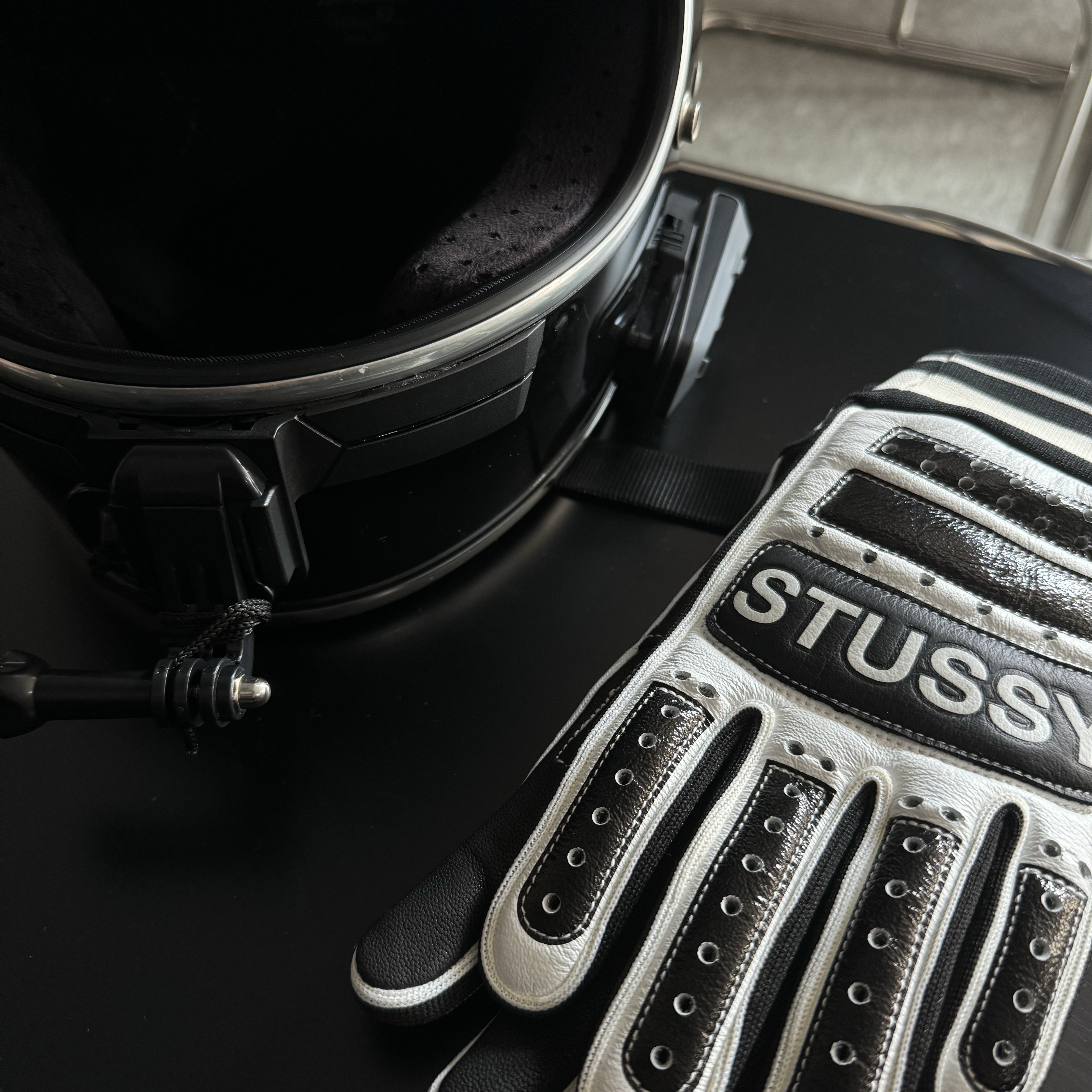 Stussy Leather Bike Gloves Black White 착용 스타일