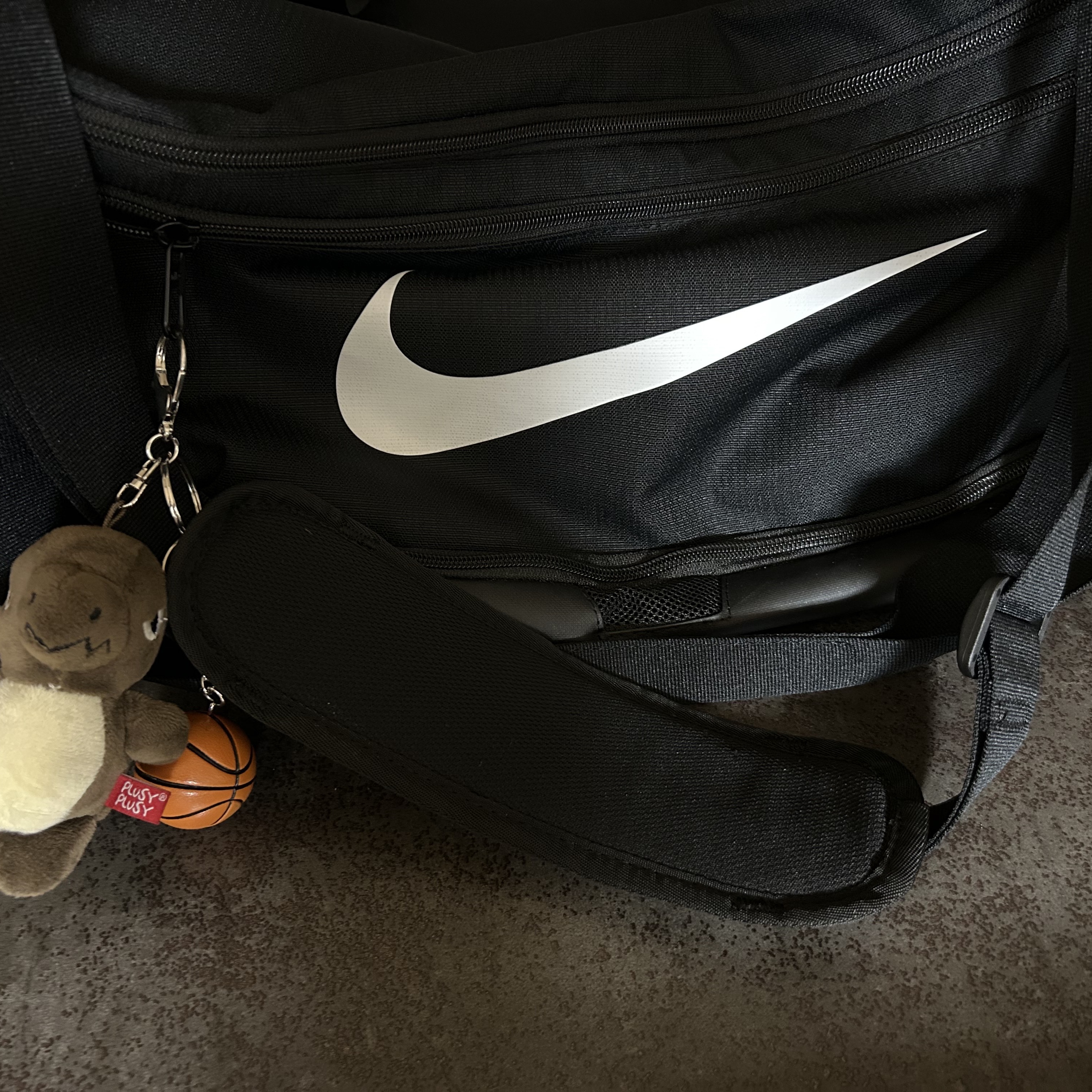 Nike Brasilia 9.5 Training Duffle Bag Medium 60L Black 착용 스타일