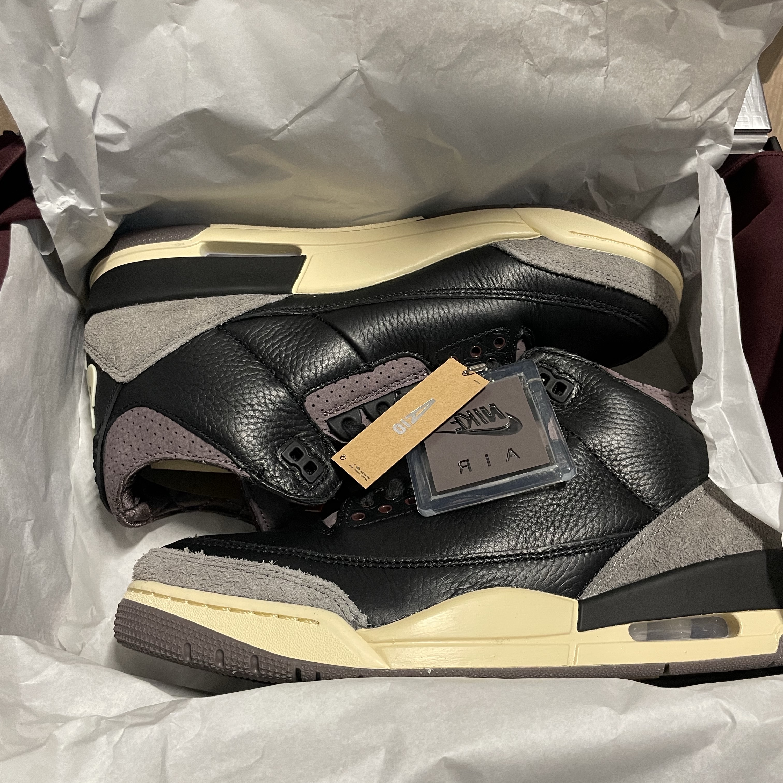 (W) Jordan 3 x A Ma Maniere Retro OG SP Black and Flat Pewter 착용 스타일 - 1