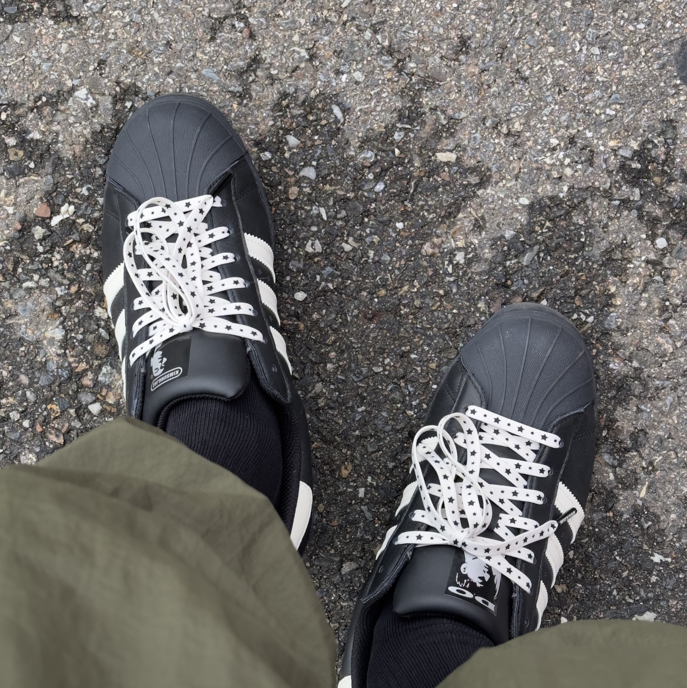 Adidas x Deux Superstar 80s Core Black Off White 착용 스타일