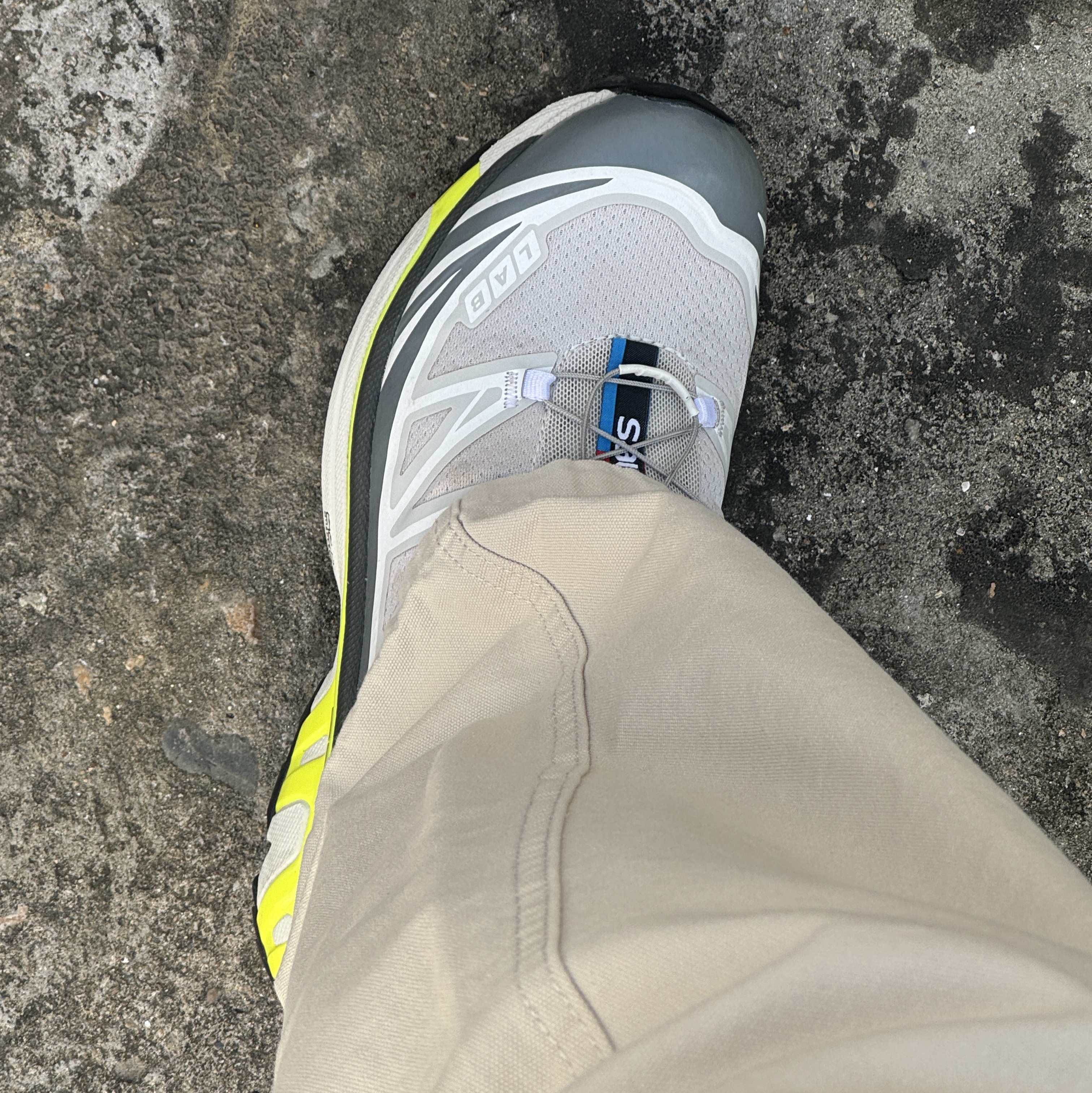 Salomon XT-6 ADV Lunar Rock 착용 스타일
