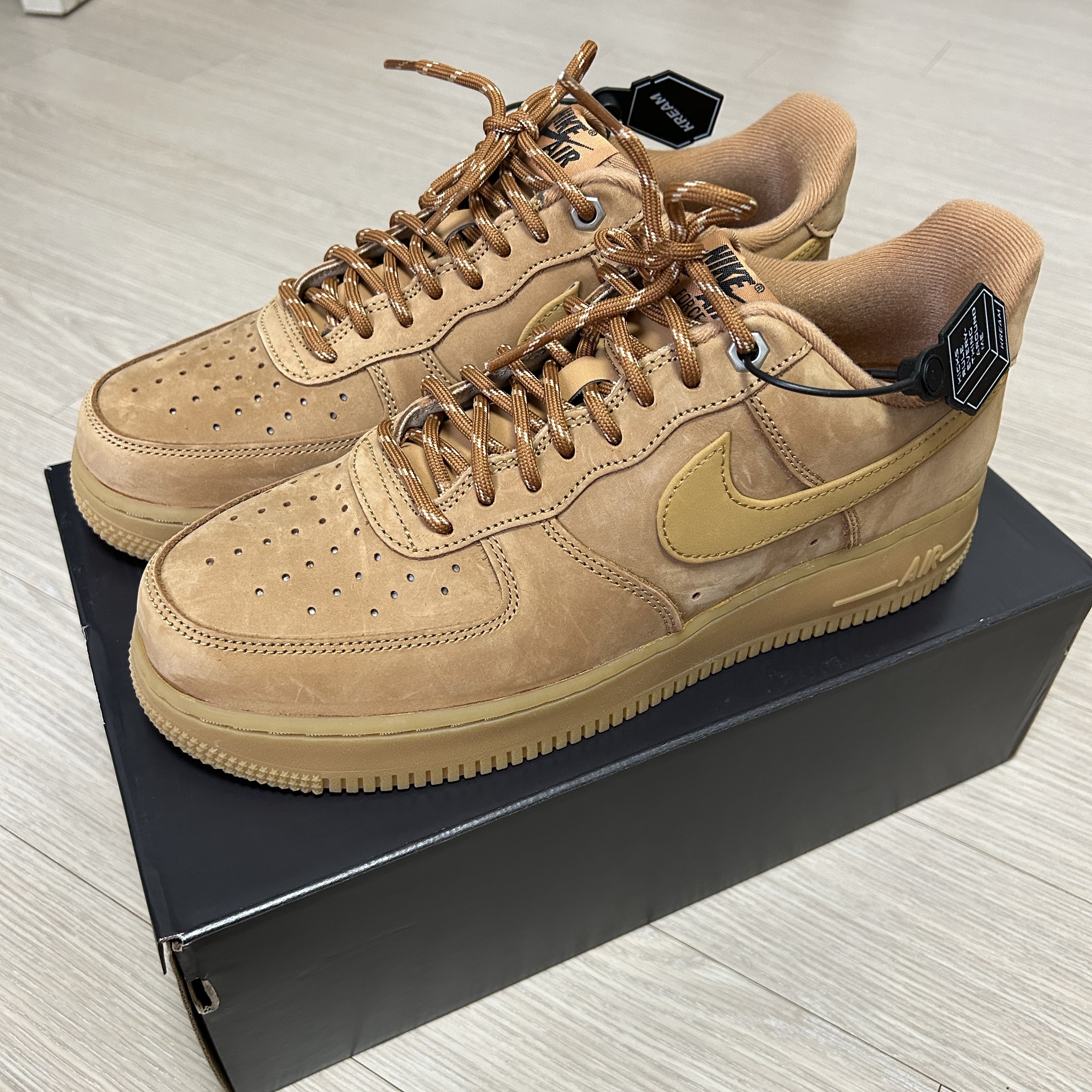 Nike Air Force 1 '07 WB Flax 착용 스타일 - 2
