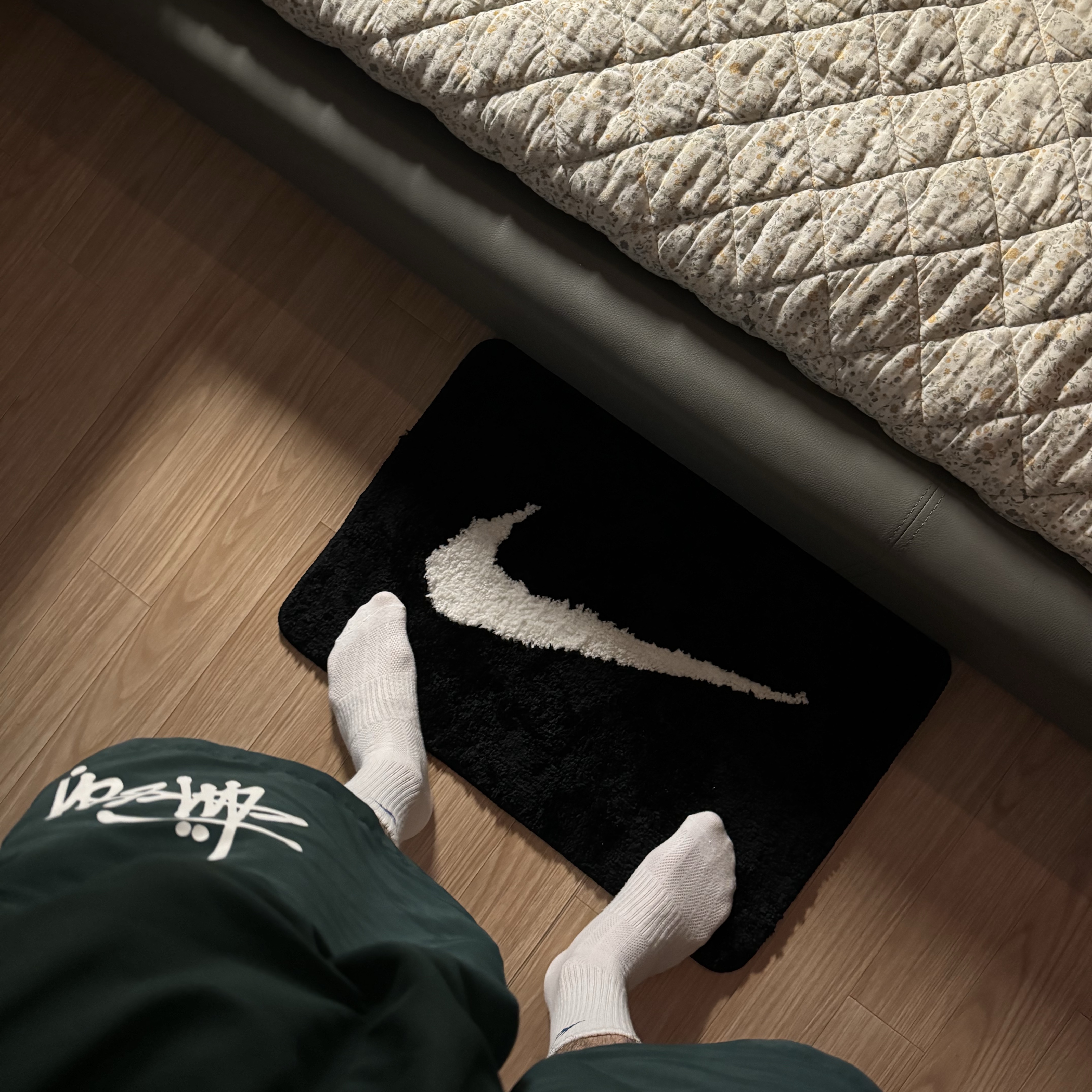 Nike Swoosh Rug Black White 착용 스타일