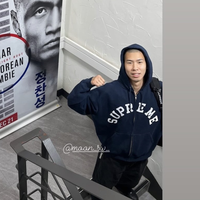 Supreme x Champion Zip Up Hooded Sweatshirt Navy - 24SS 착용 스타일