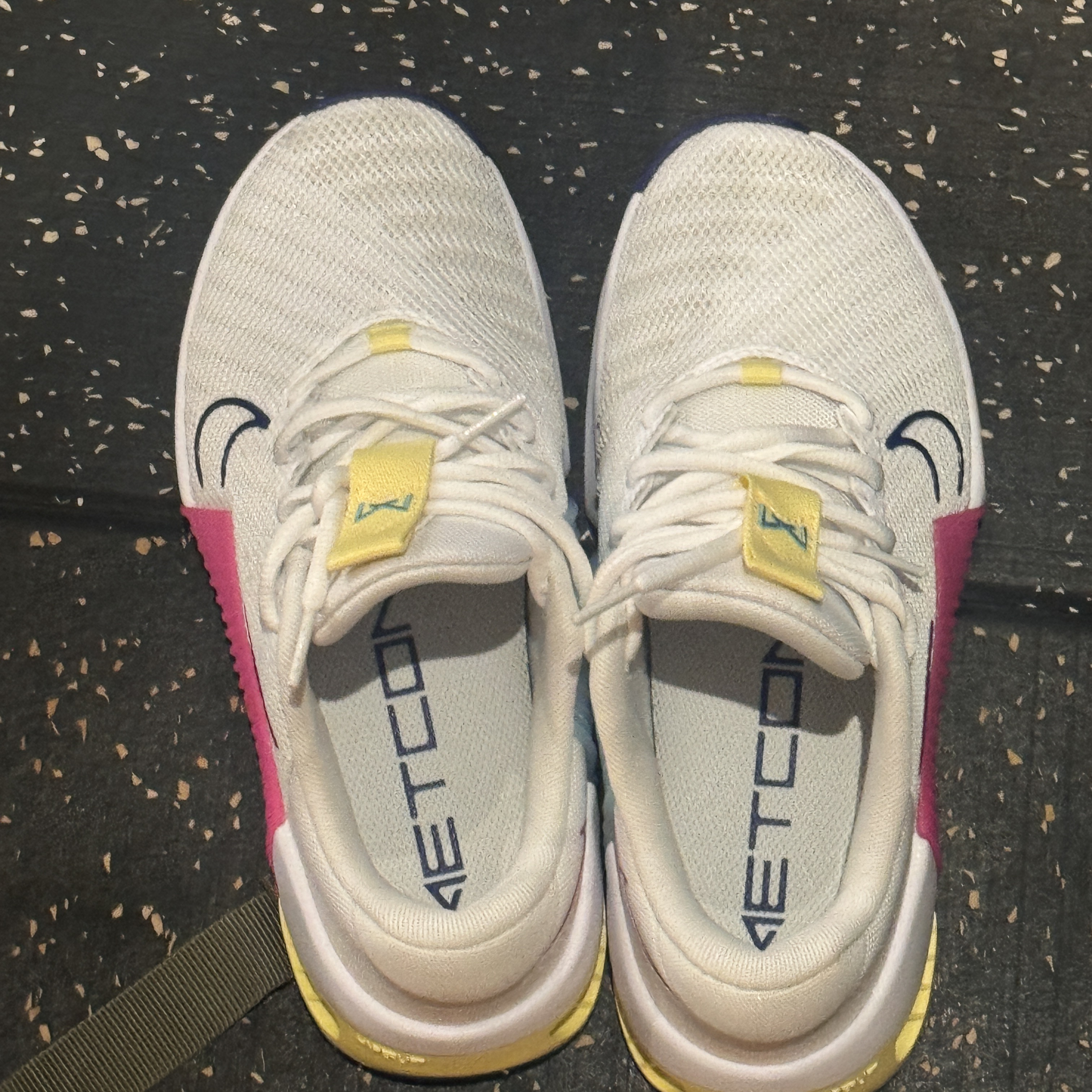 (W) Nike Metcon 9 White White Fierce Pink 착용 스타일
