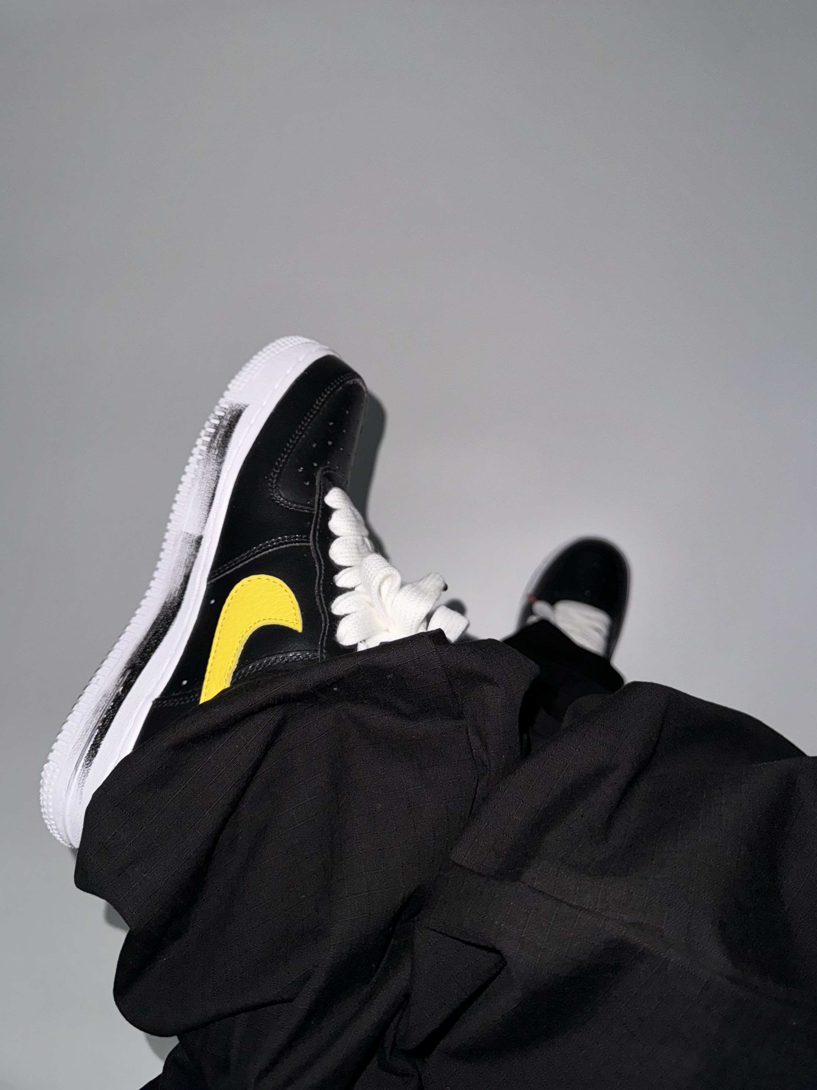 Nike x Peaceminusone Air Force 1 Low Para-Noise 3.0 Black and Multicolor, Wapworks Wide Safety Cargo Pants Black 착용 스타일 - 1