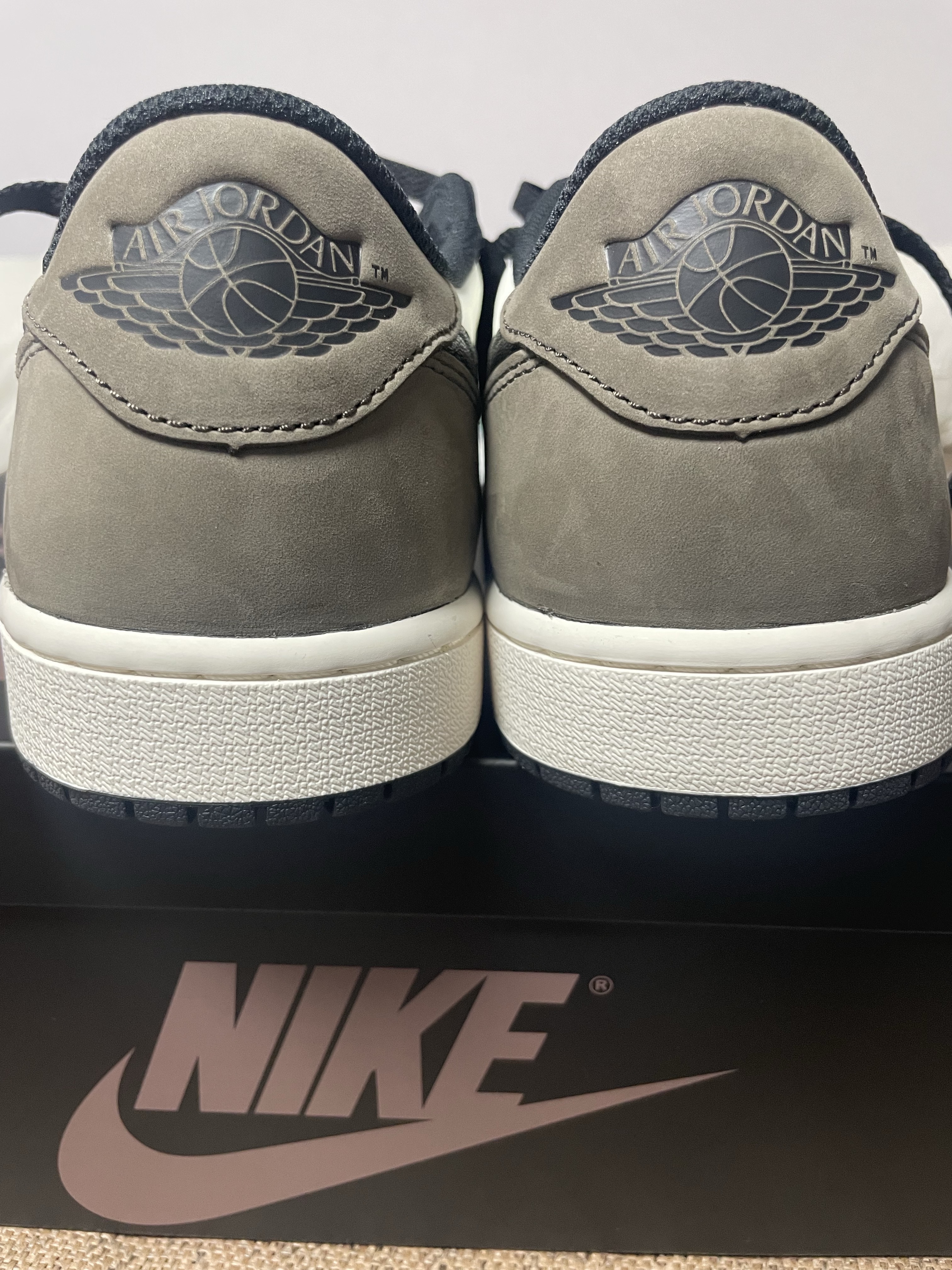 Jordan 1 Retro Low OG Mocha 착용 스타일 - 2