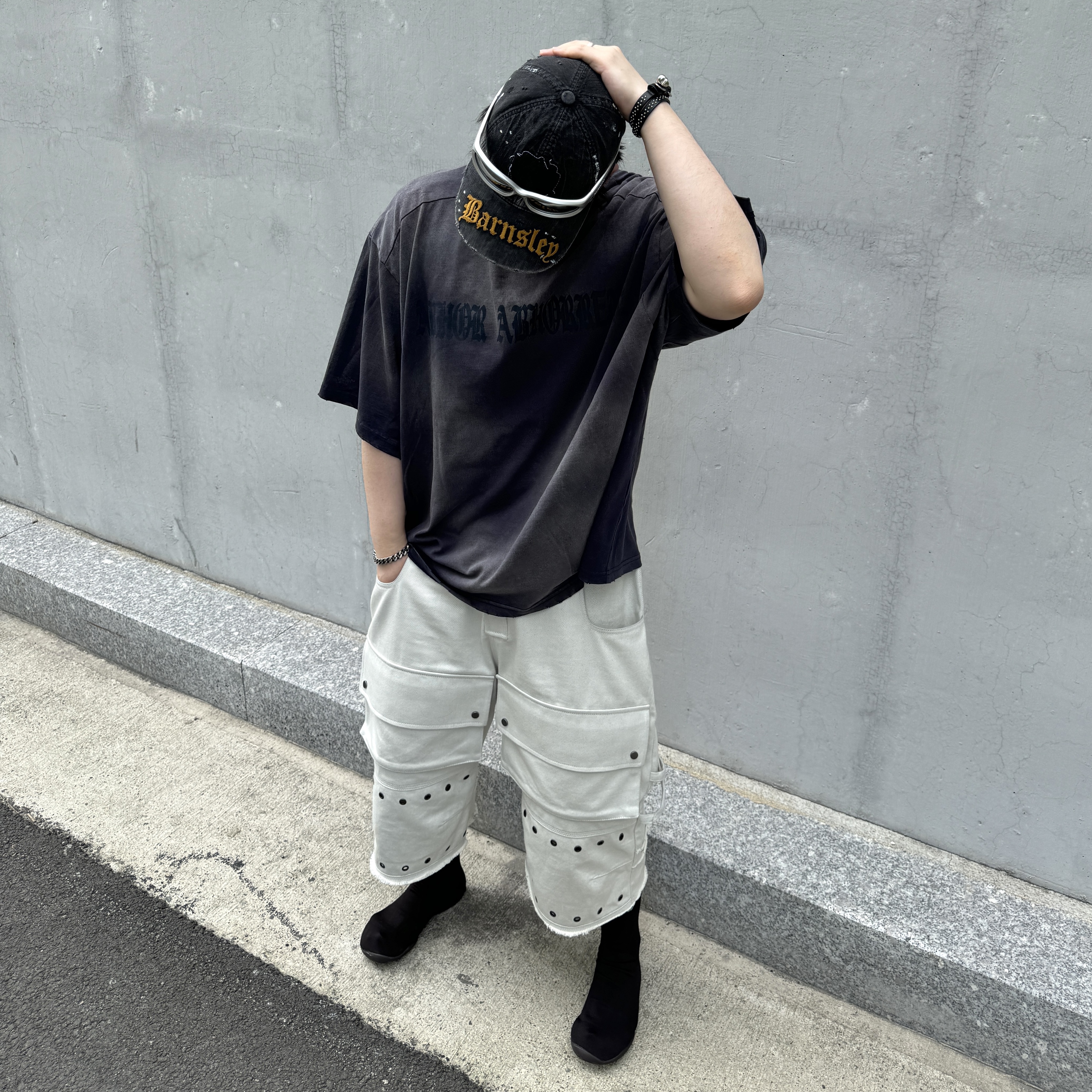 rbU Color Dyed T-Shirt Washed Dark Navy Blue, Yeezy YZY Pods Black 착용 스타일 - 2