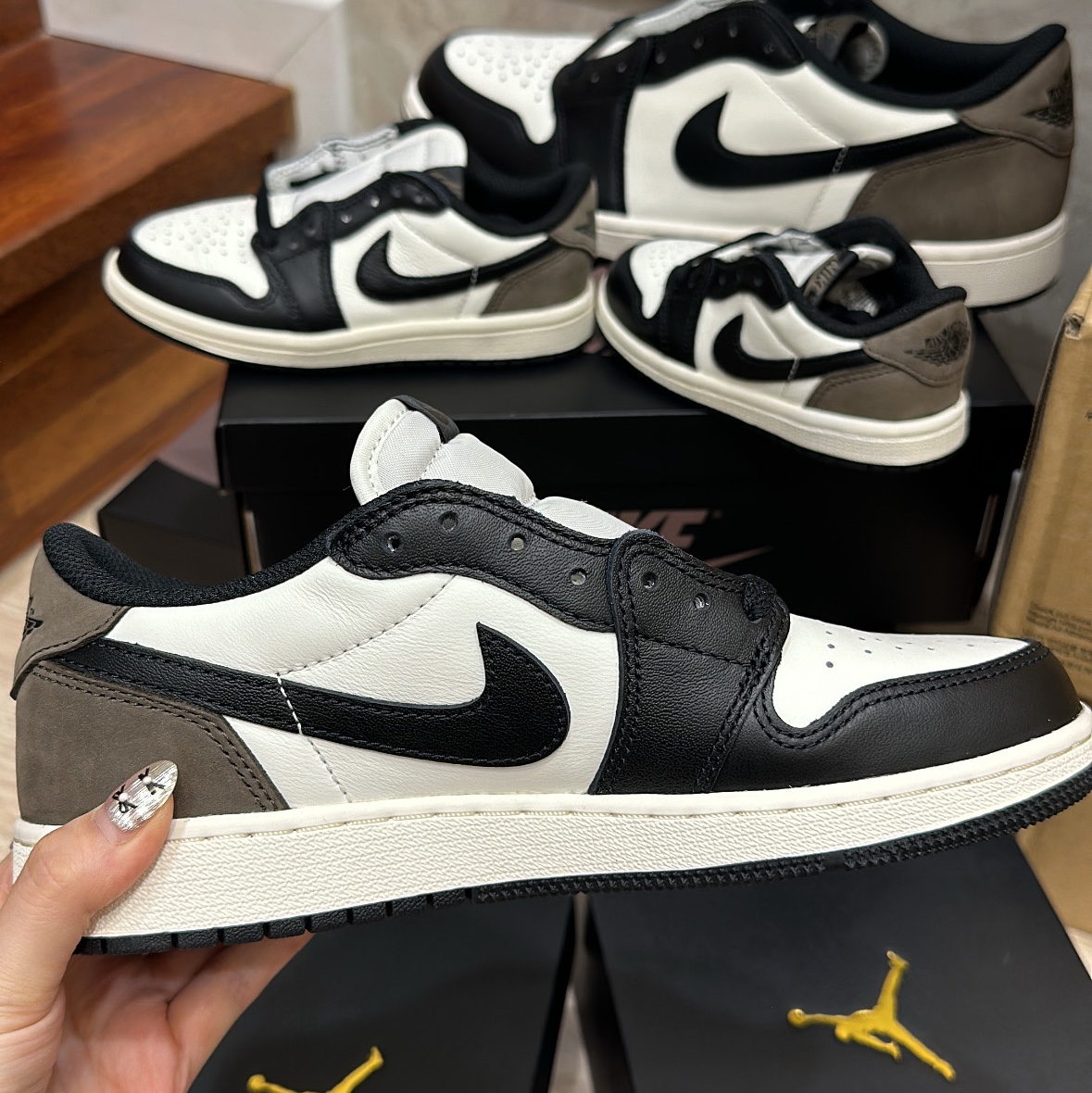 Jordan 1 Retro Low OG Mocha 착용 스타일