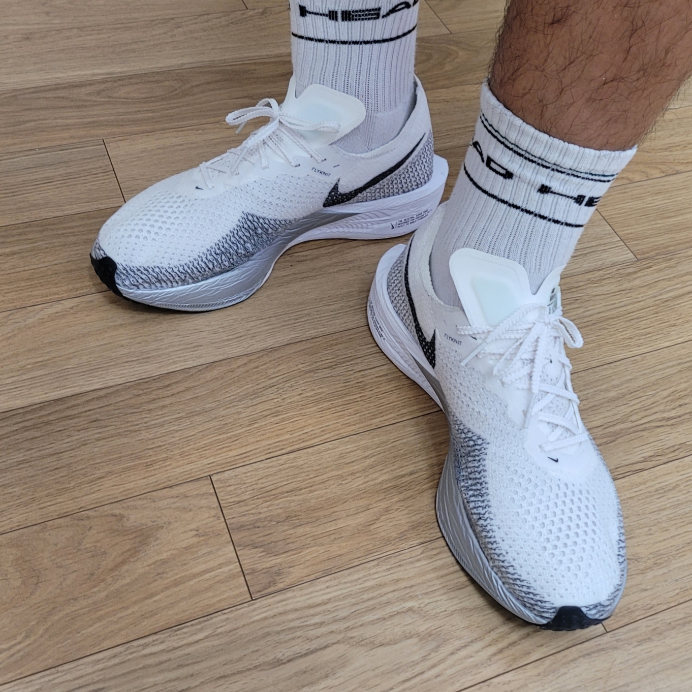 Nike ZoomX Vaporfly Next% 3 White Grey 착용 스타일 - 4