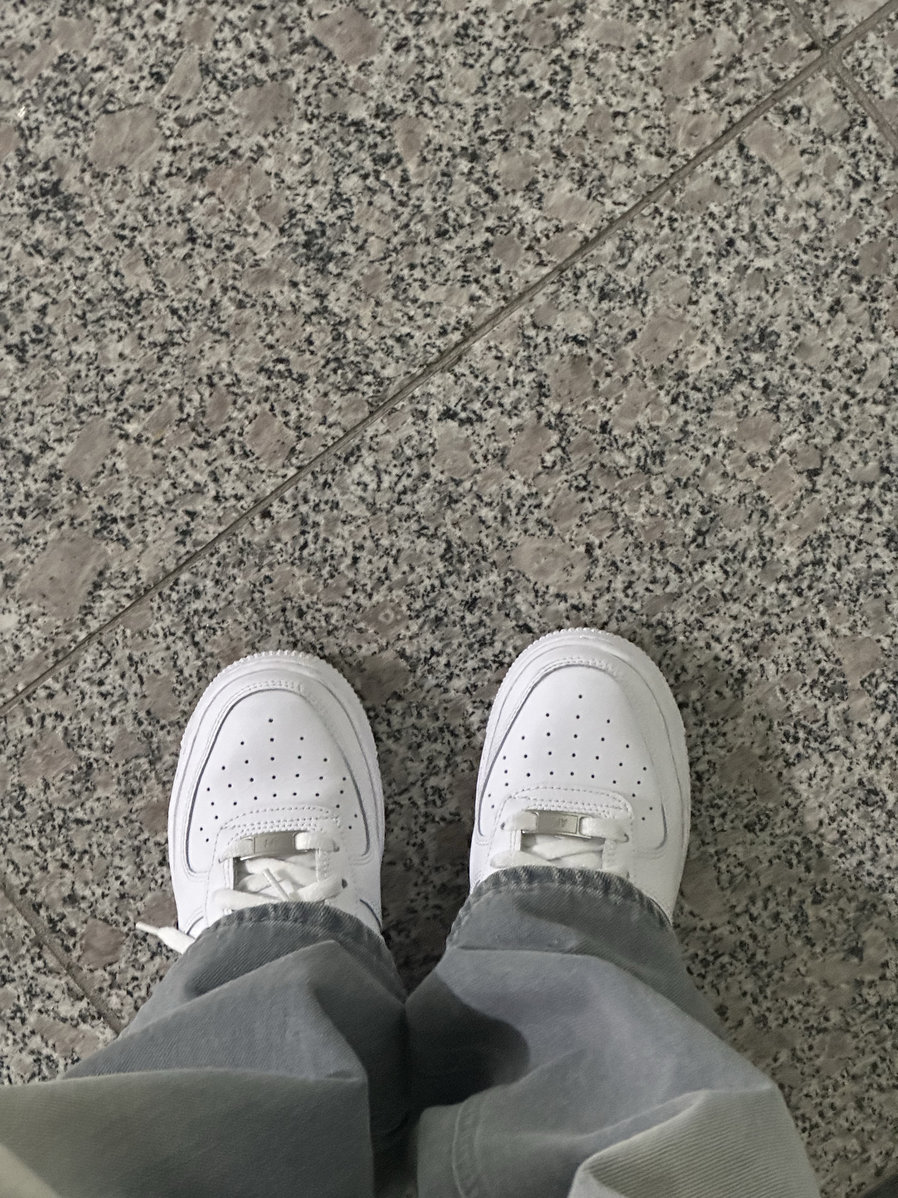 (GS) Nike Air Force 1 LE White 착용 스타일