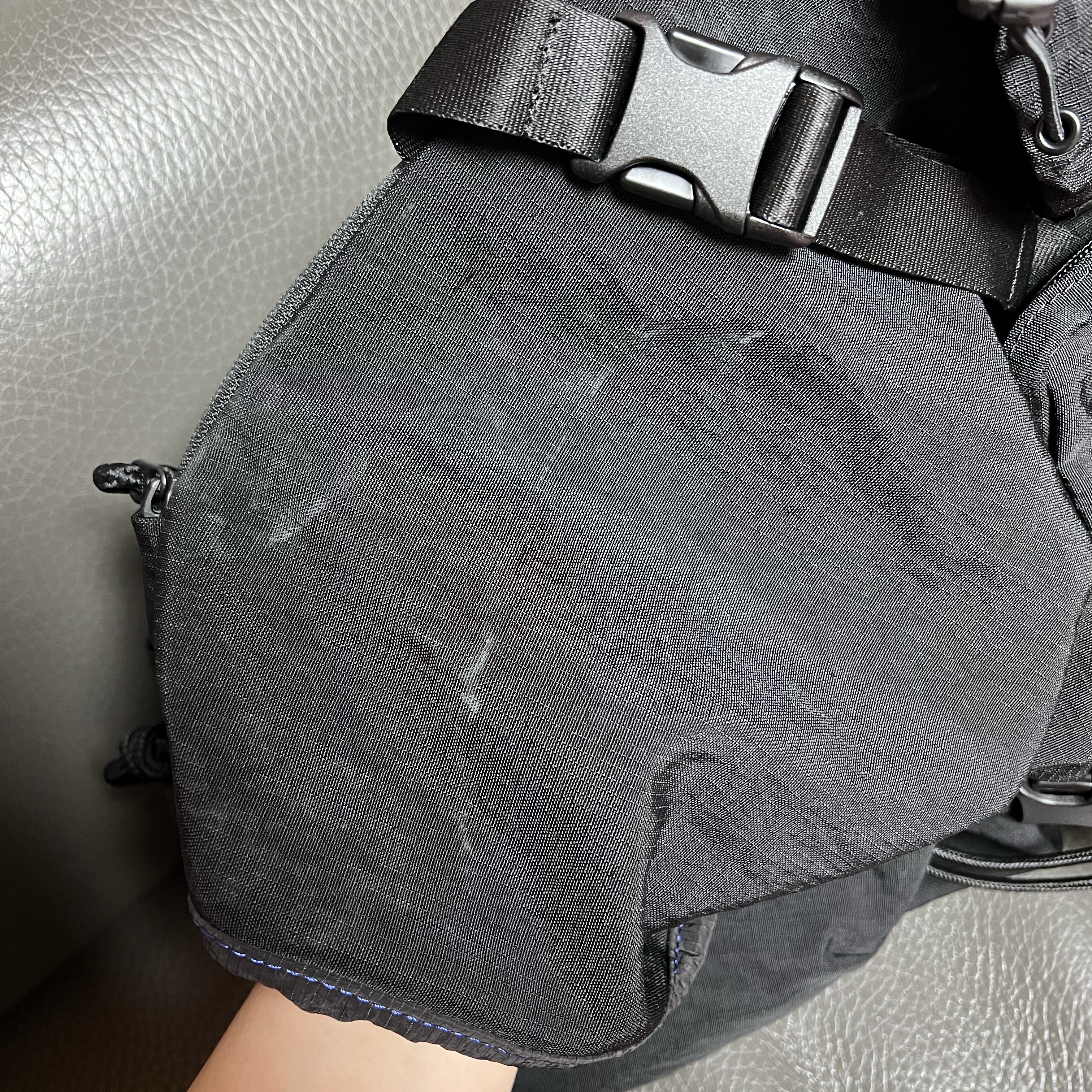 Ader Error Significant Tag Backpack 01 Noir 착용 스타일 - 3