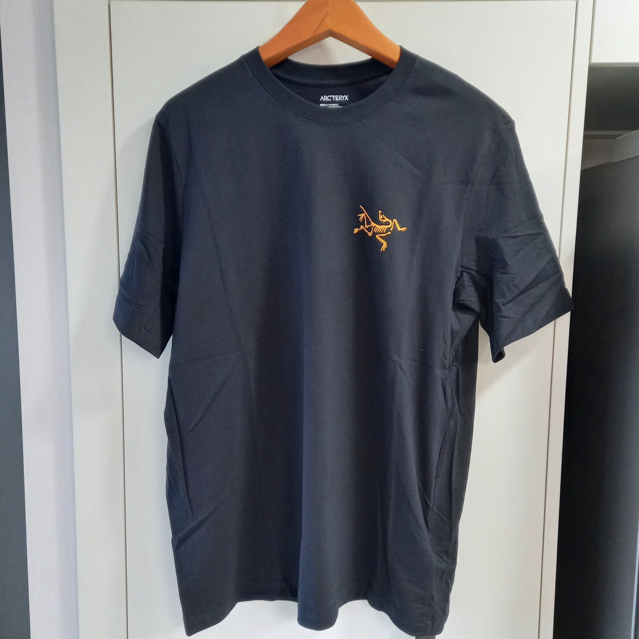 Arc'teryx Arc'Multi Bird Logo SS T-Shirt Black 착용 스타일 - 3