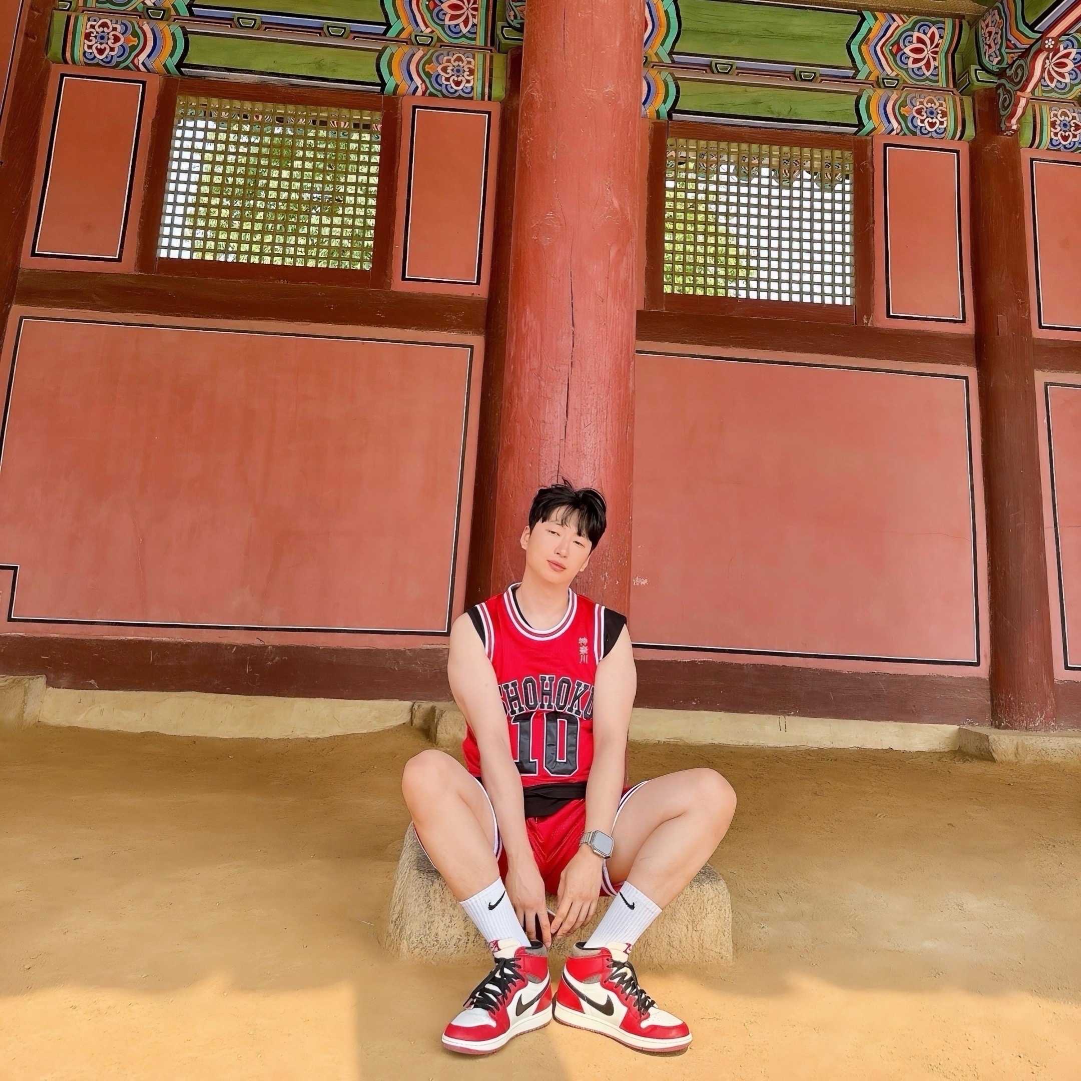 Jordan 1 Retro High OG Chicago 2022, Apple Watch Ultra 2 49mm Titanium Case with L Alpine Loop Blue (Korean Ver.) 착용 스타일