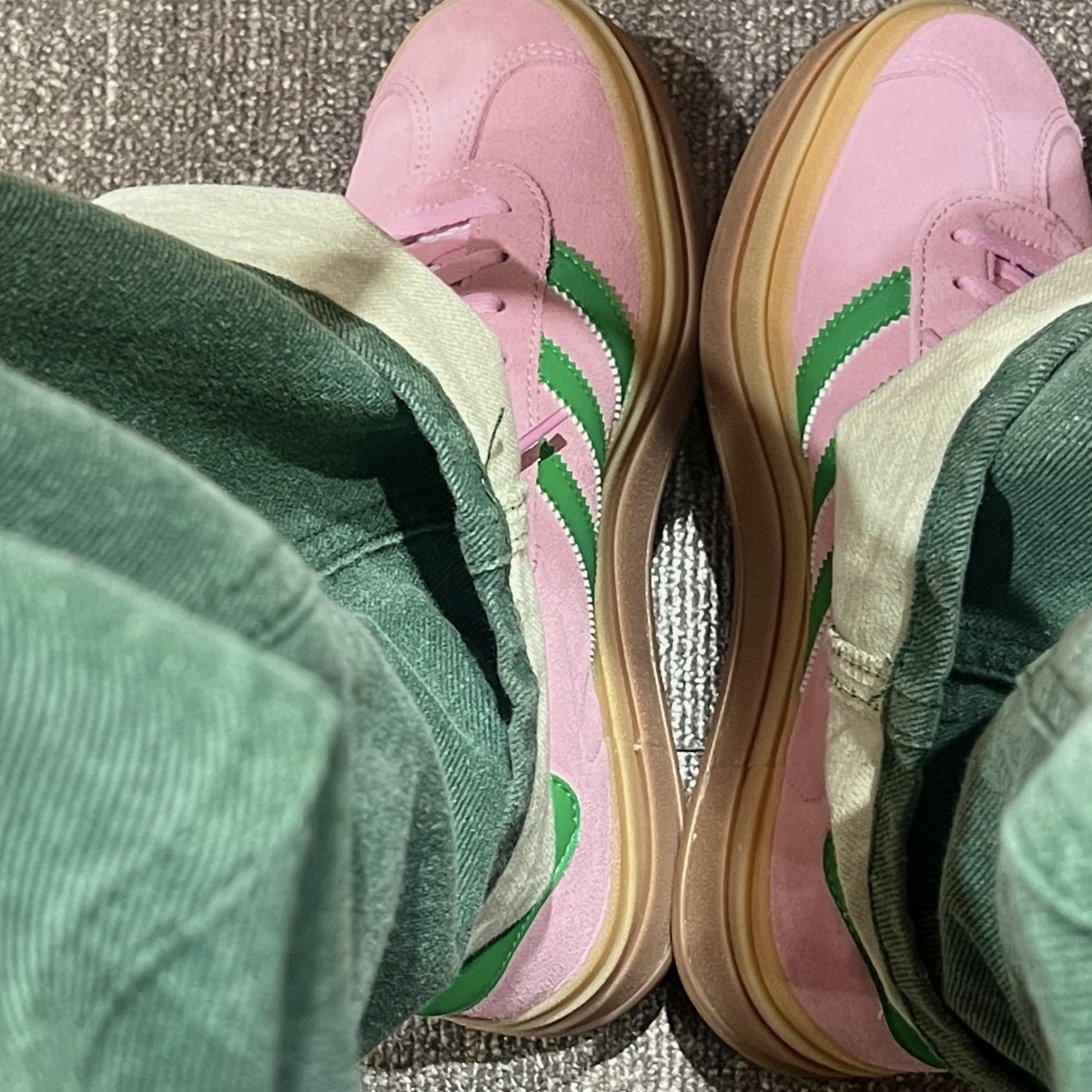 (W) Adidas Gazelle Bold True Pink Green 착용 스타일 - 3