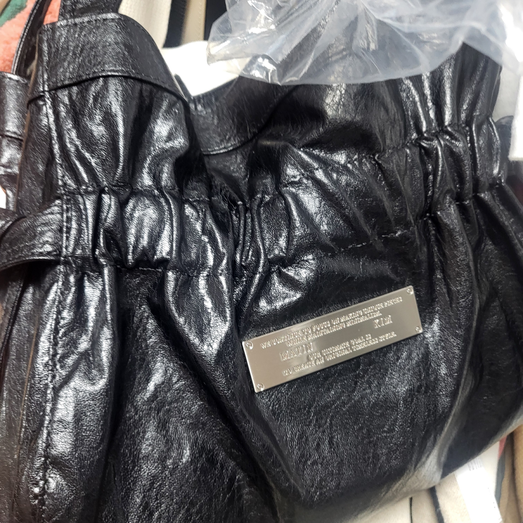Matin Kim Faux Leather Seashell Mini Bag Black 착용 스타일