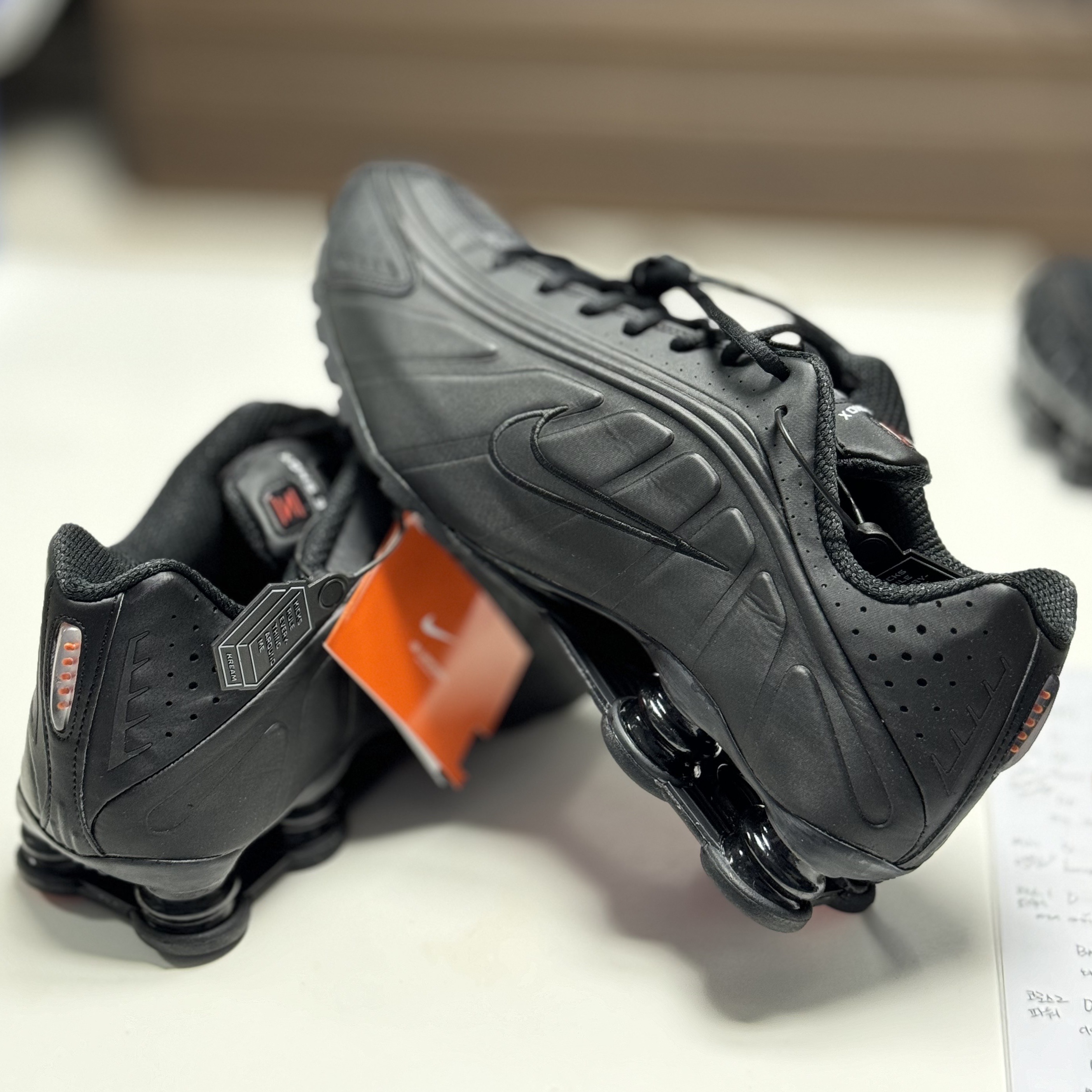 (W) Nike Shox R4 Black 착용 스타일