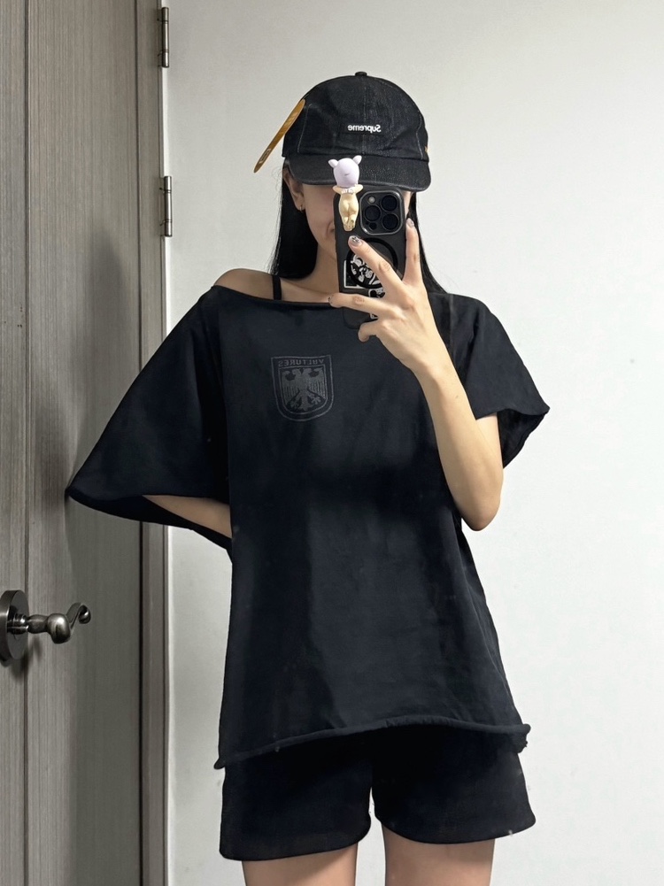 Supreme Cordura Denim Small Box 6-Panel Black - 24SS, Yeezy Vultures Box T-Shirt Black 착용 스타일 - 3
