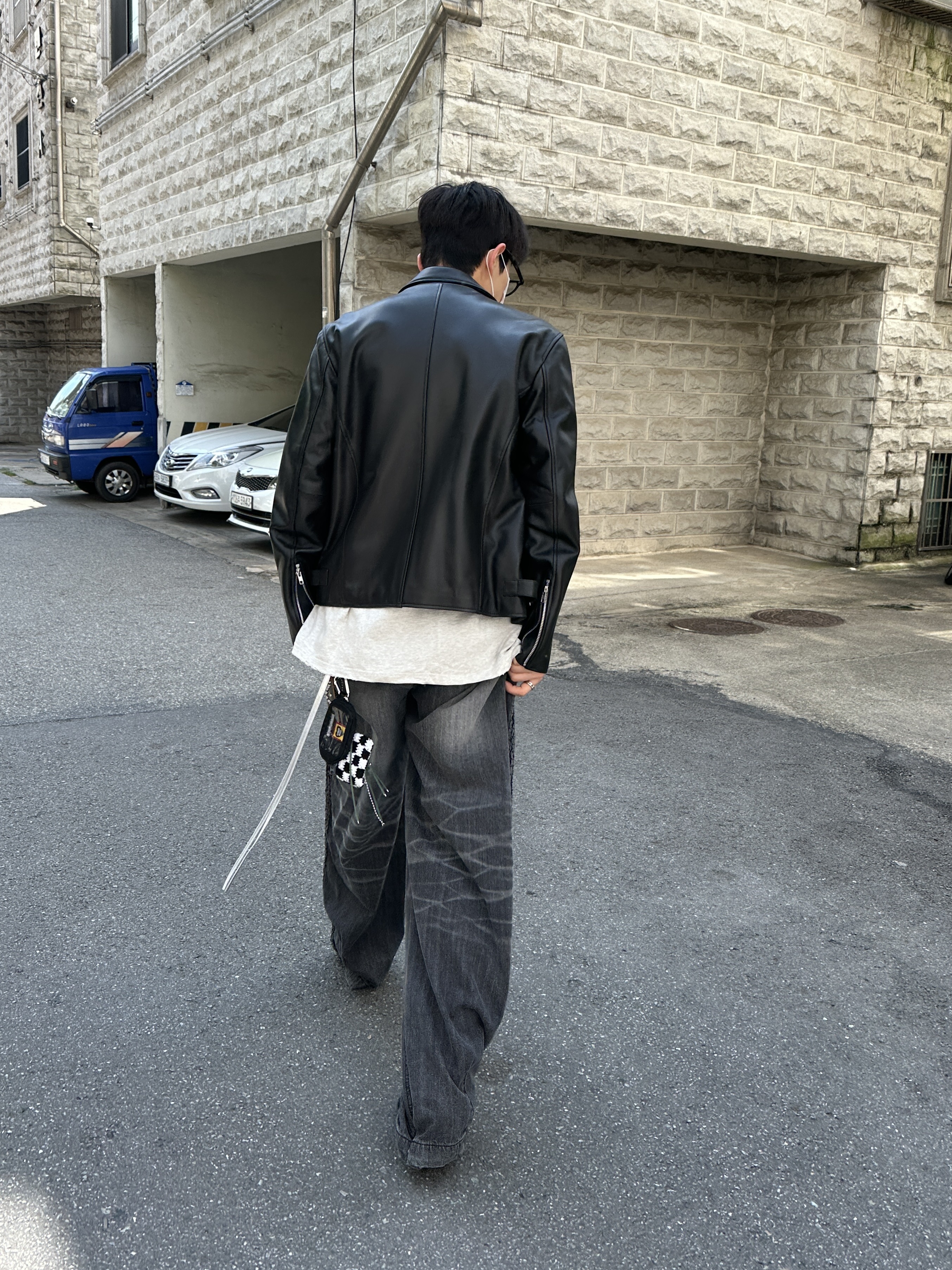[KREAM 단독] Etce Smocking Baggy Jean Grey, Yeezy YZY Pods Black 착용 스타일 - 1