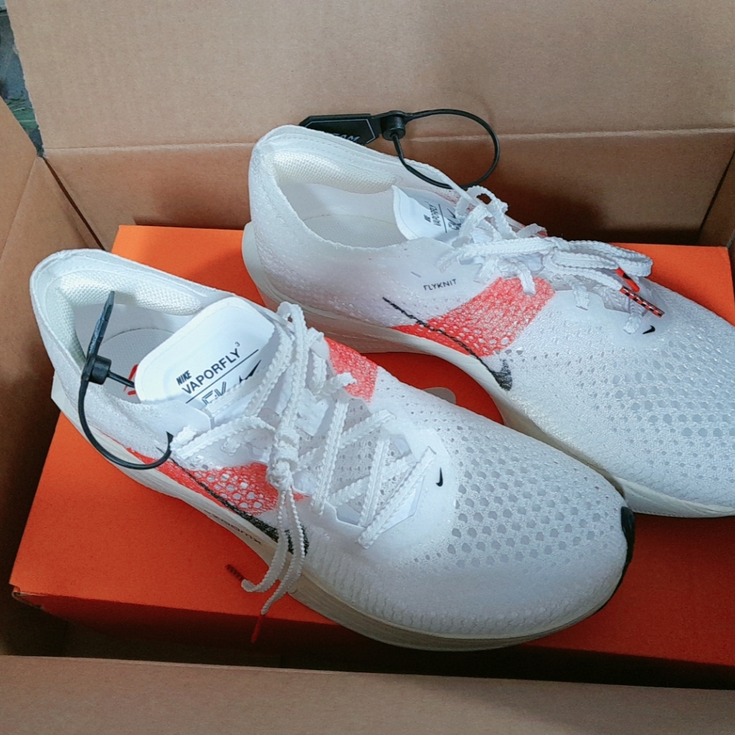 Nike ZoomX Vaporfly Next% 3 Eliud Kipchoge 착용 스타일