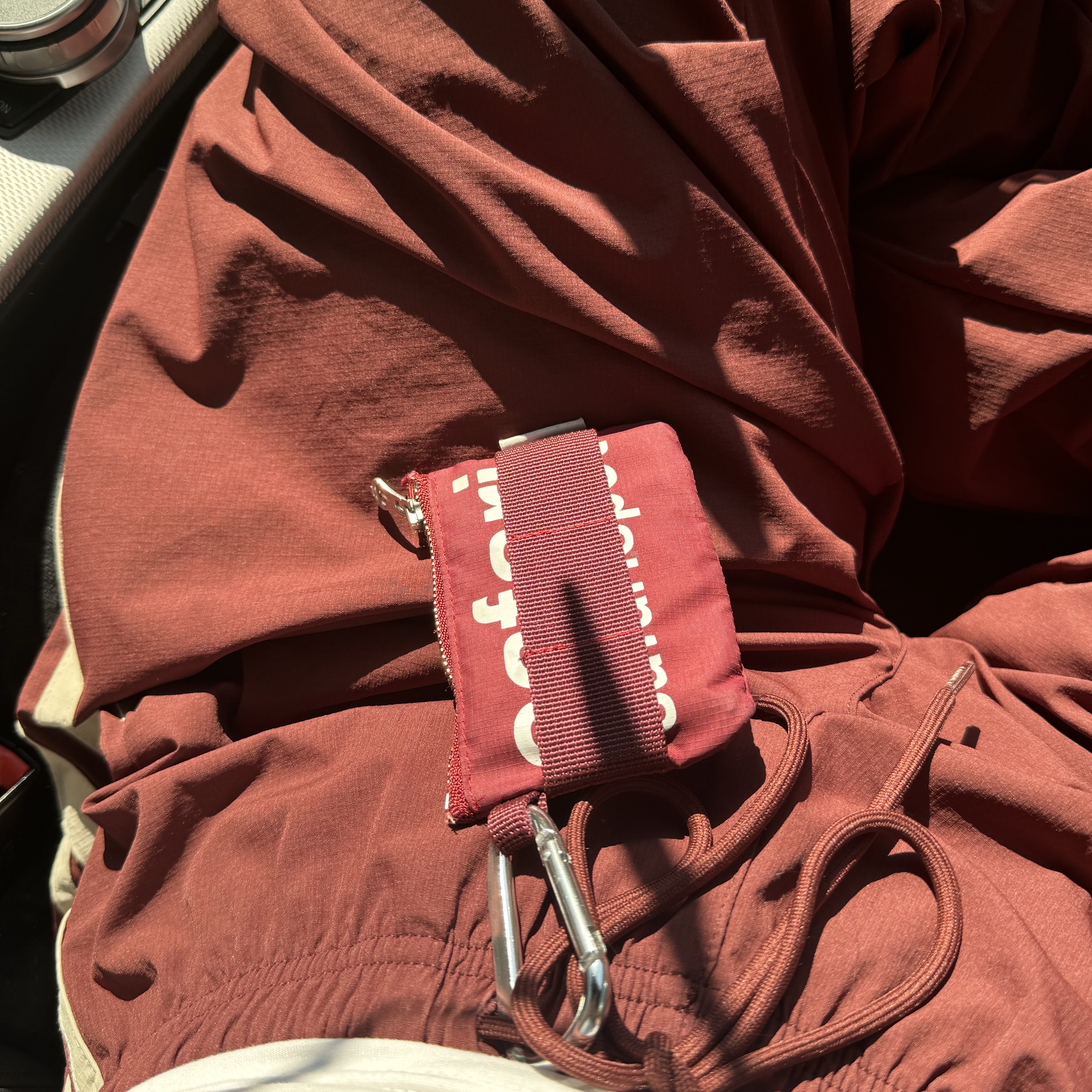 Safarispot Basic Safari Keyring Card Wallet Burgundy 착용 스타일