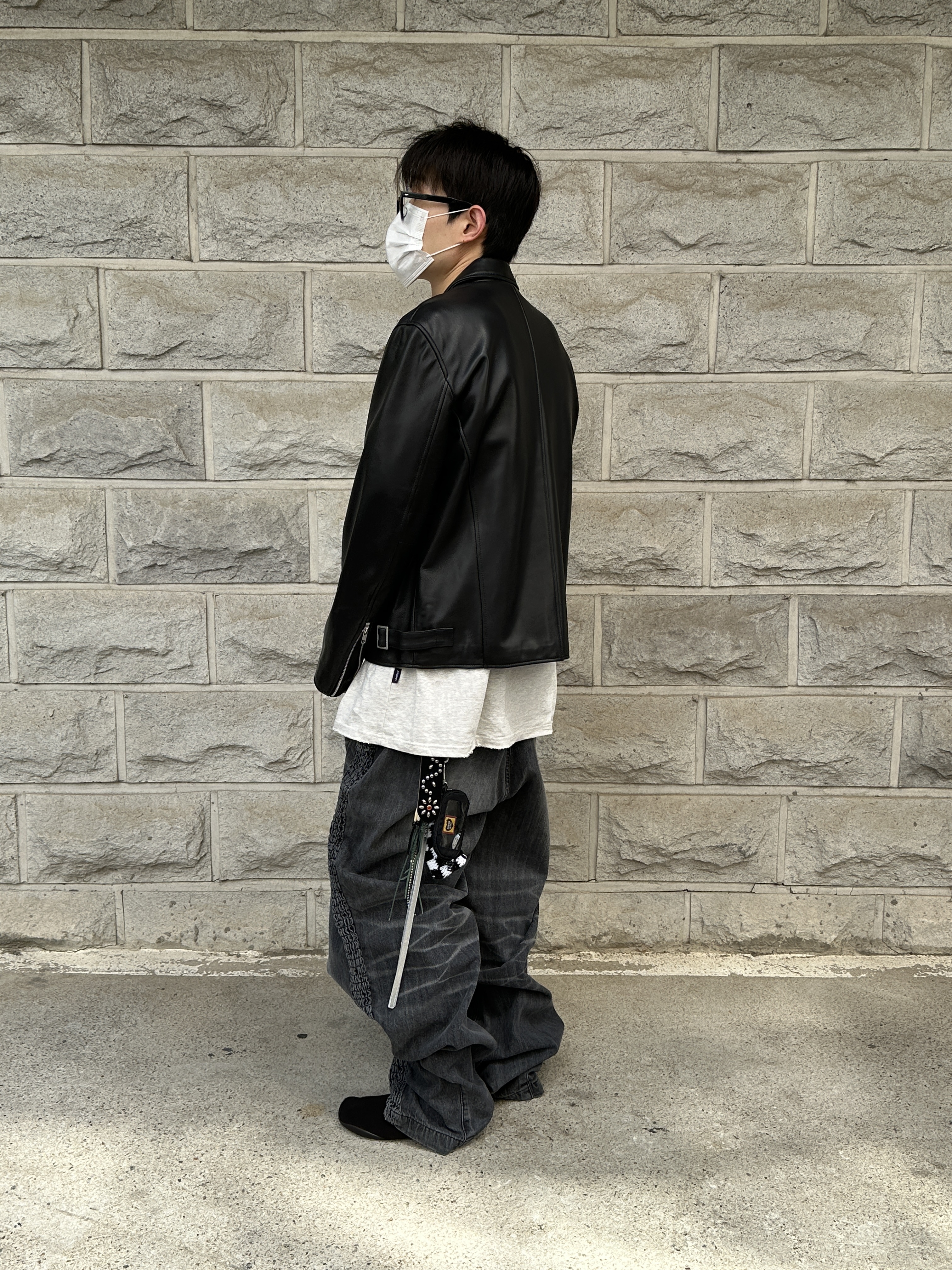 [KREAM 단독] Etce Smocking Baggy Jean Grey, Yeezy YZY Pods Black 착용 스타일 - 2