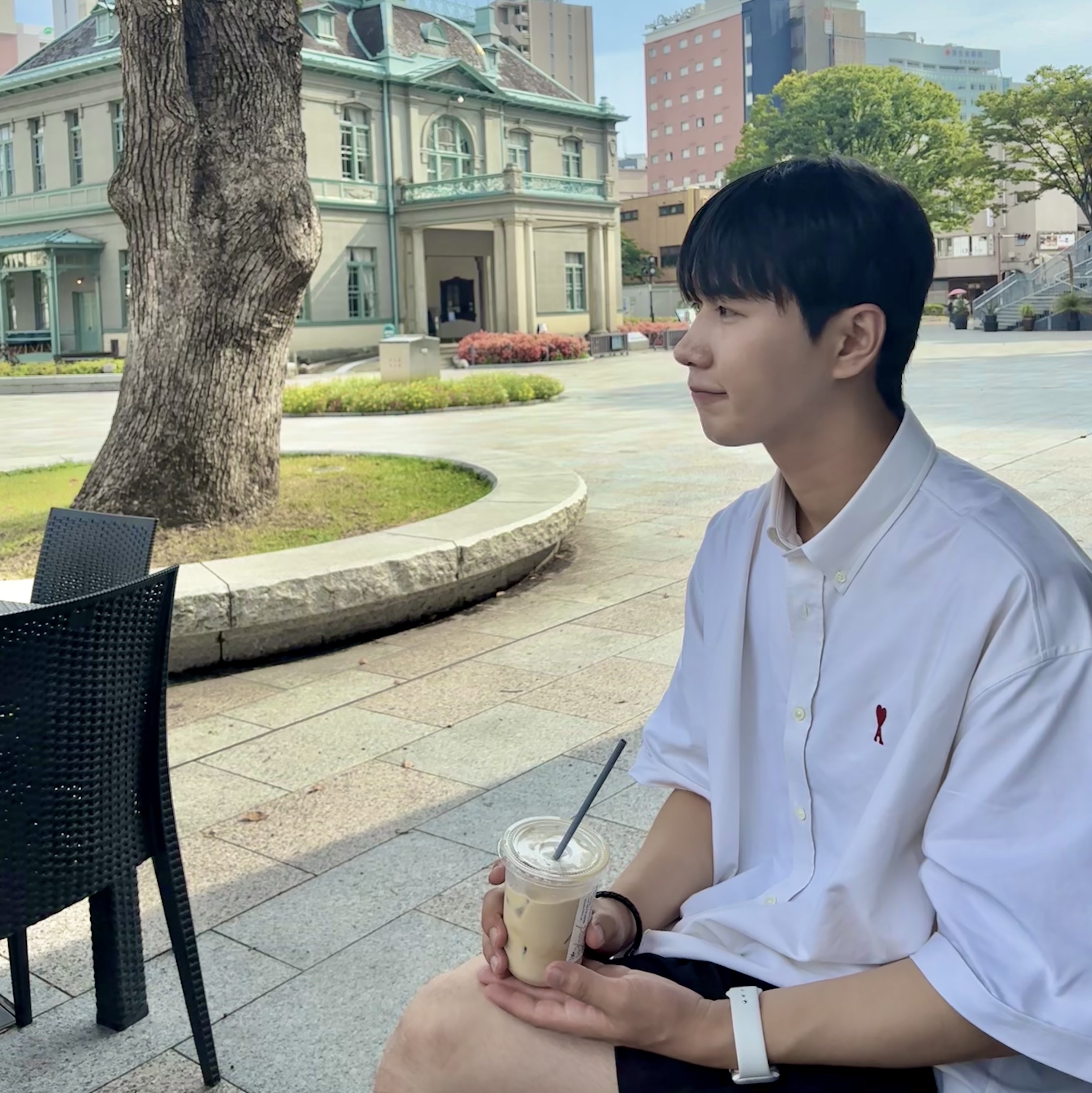 AMI de Coeur Cotton Oxford Boxy Fit Button Down Short Sleeve Shirt Chalk 착용 스타일 - 1