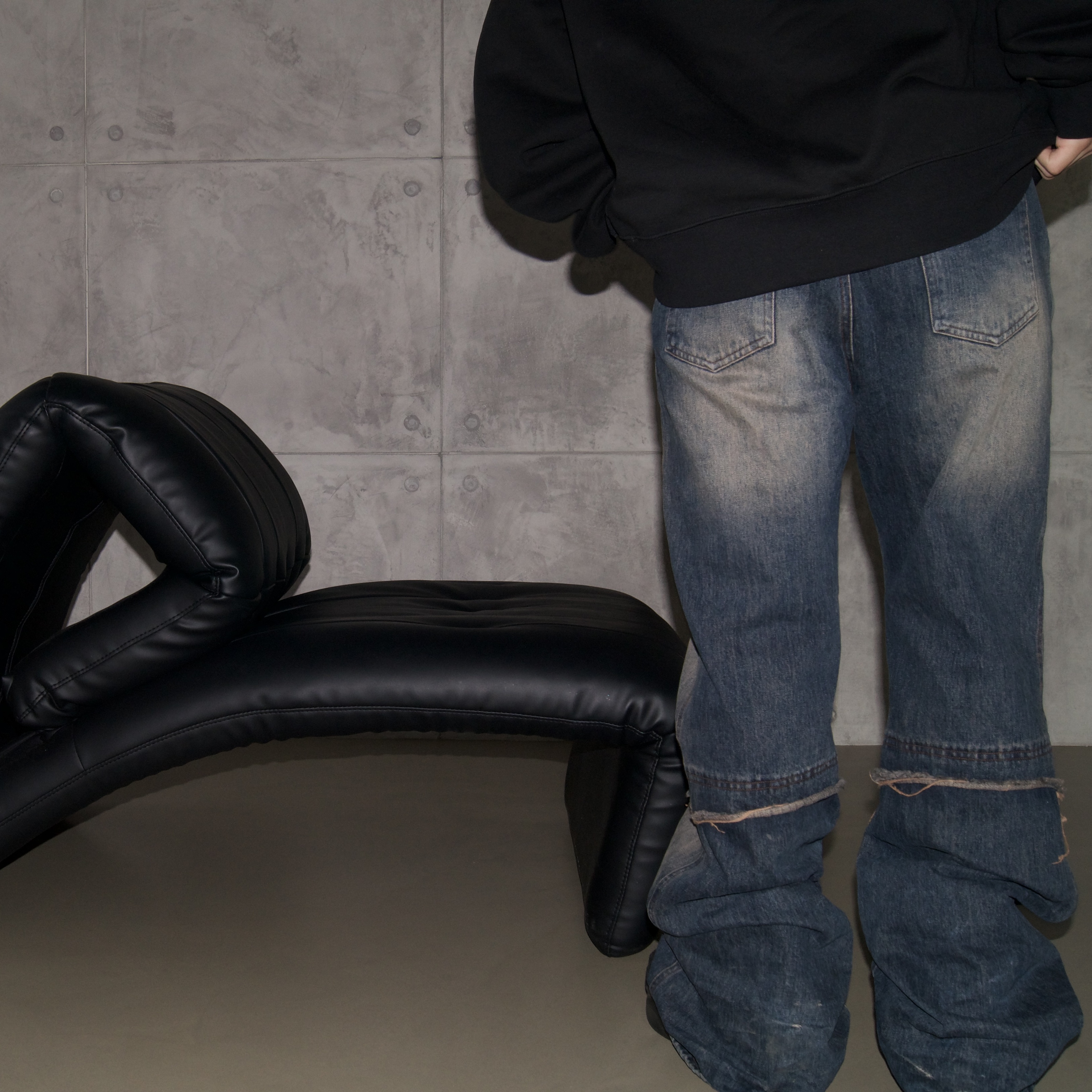 OMO Layered Flared Jean Mud Blue, 1017 Alyx 9SM Mono Boot Black 착용 스타일 - 3