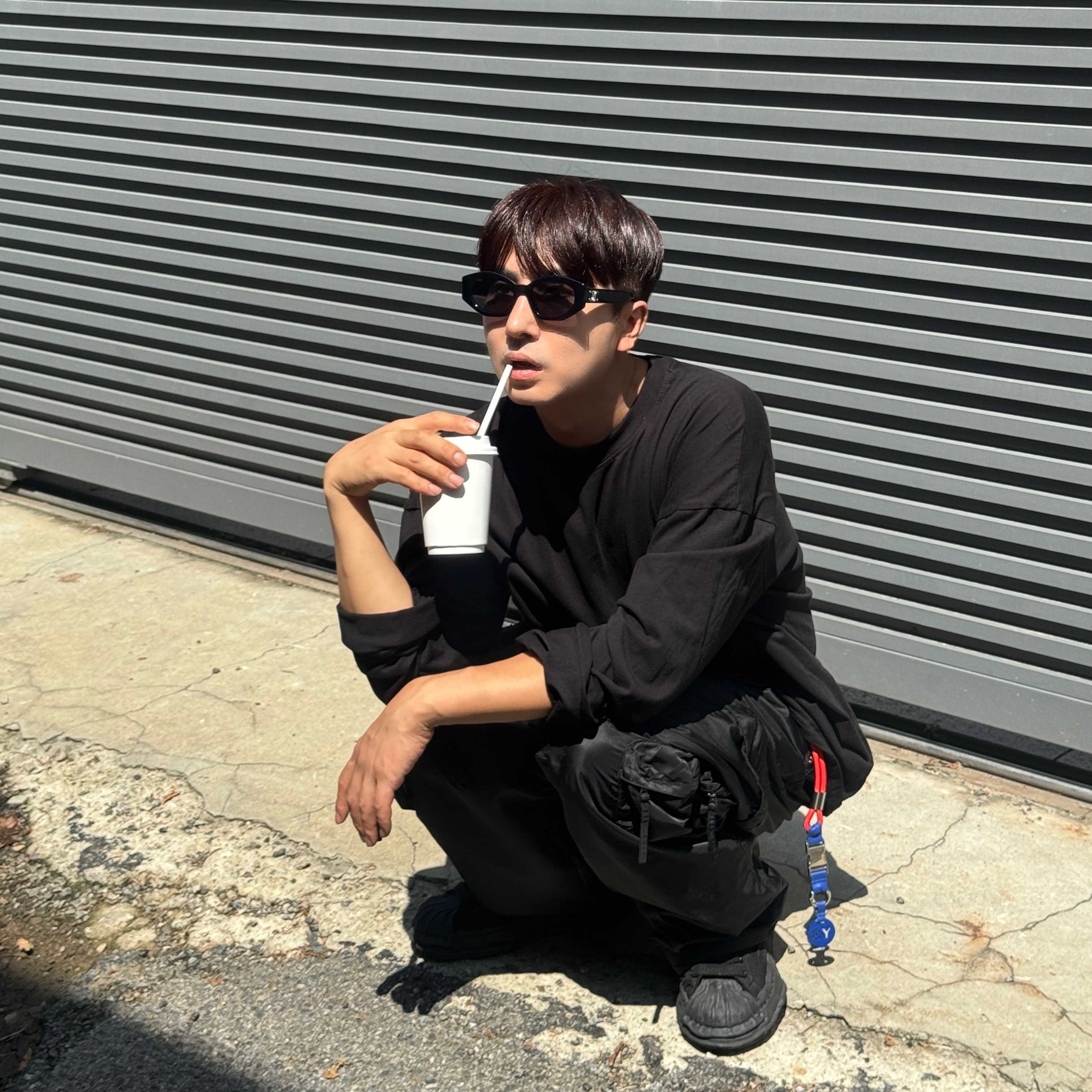 (W) Celine Triomphe 08 Sunglasses in Acetate Black 착용 스타일