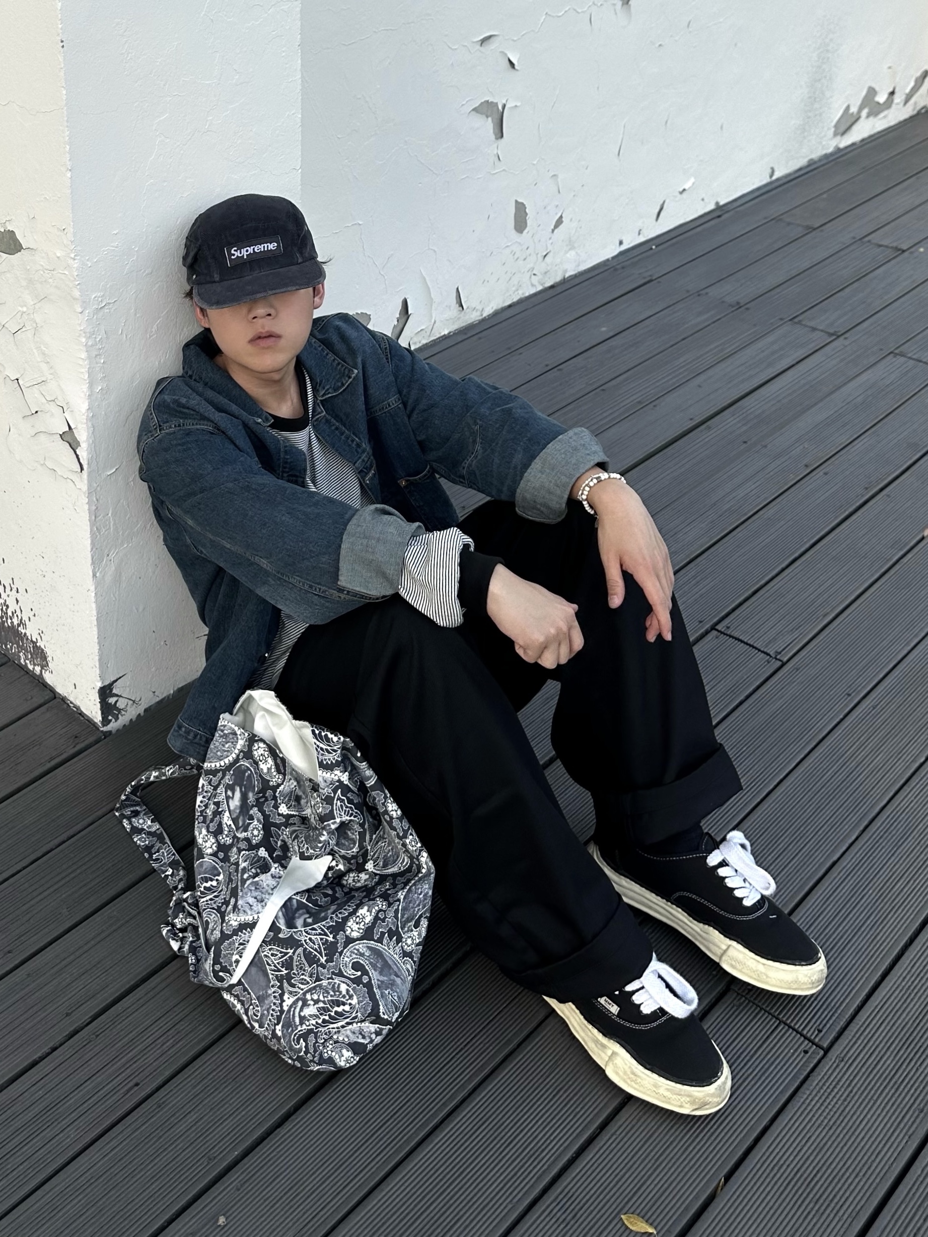 Supreme Corduroy Pocket Camp Cap Black - 24SS, Maison Mihara Yasuhiro Baker OG Sole Broken Suede Low-top Sneakers Black 착용 스타일 - 1