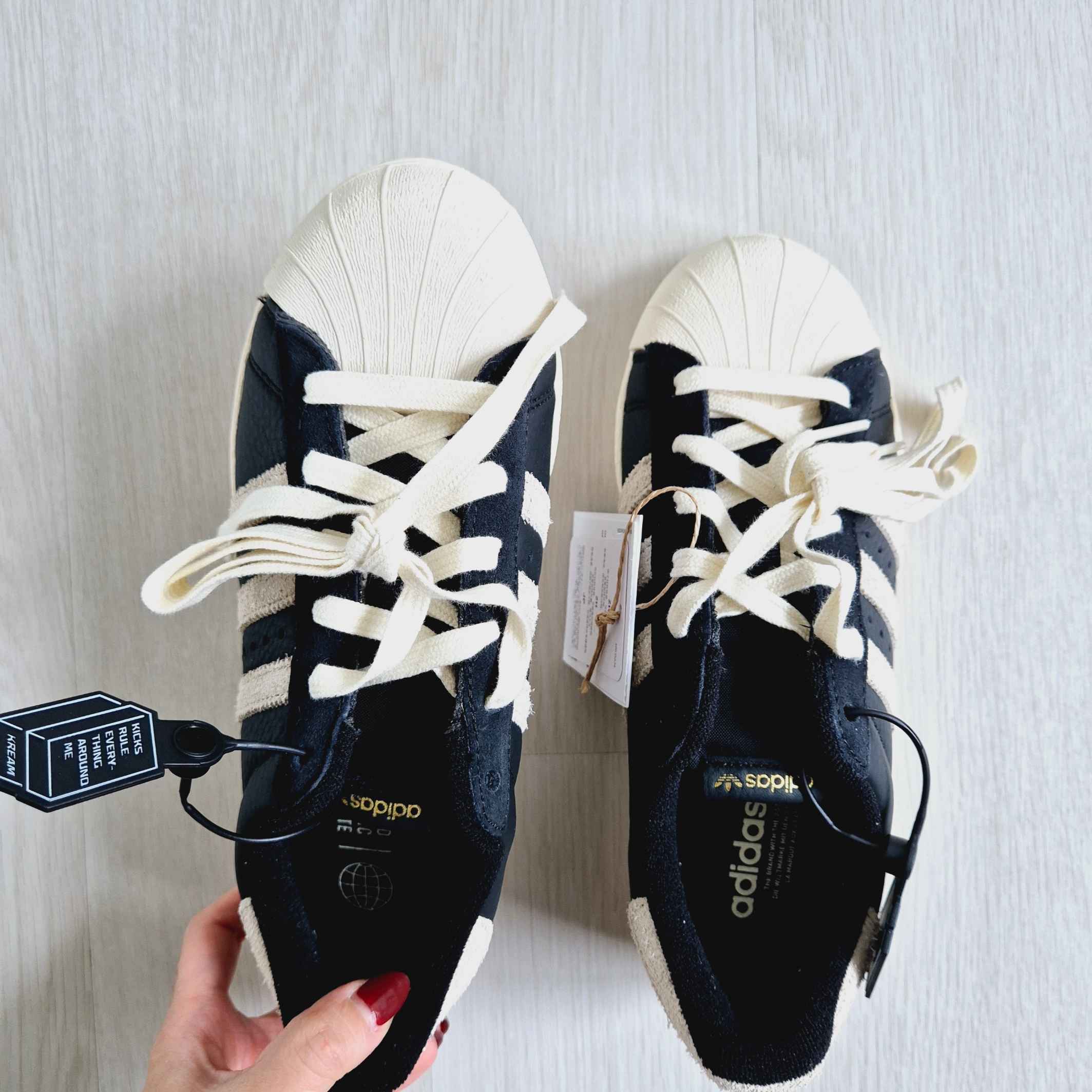 Adidas Superstar 82 Black White 착용 스타일