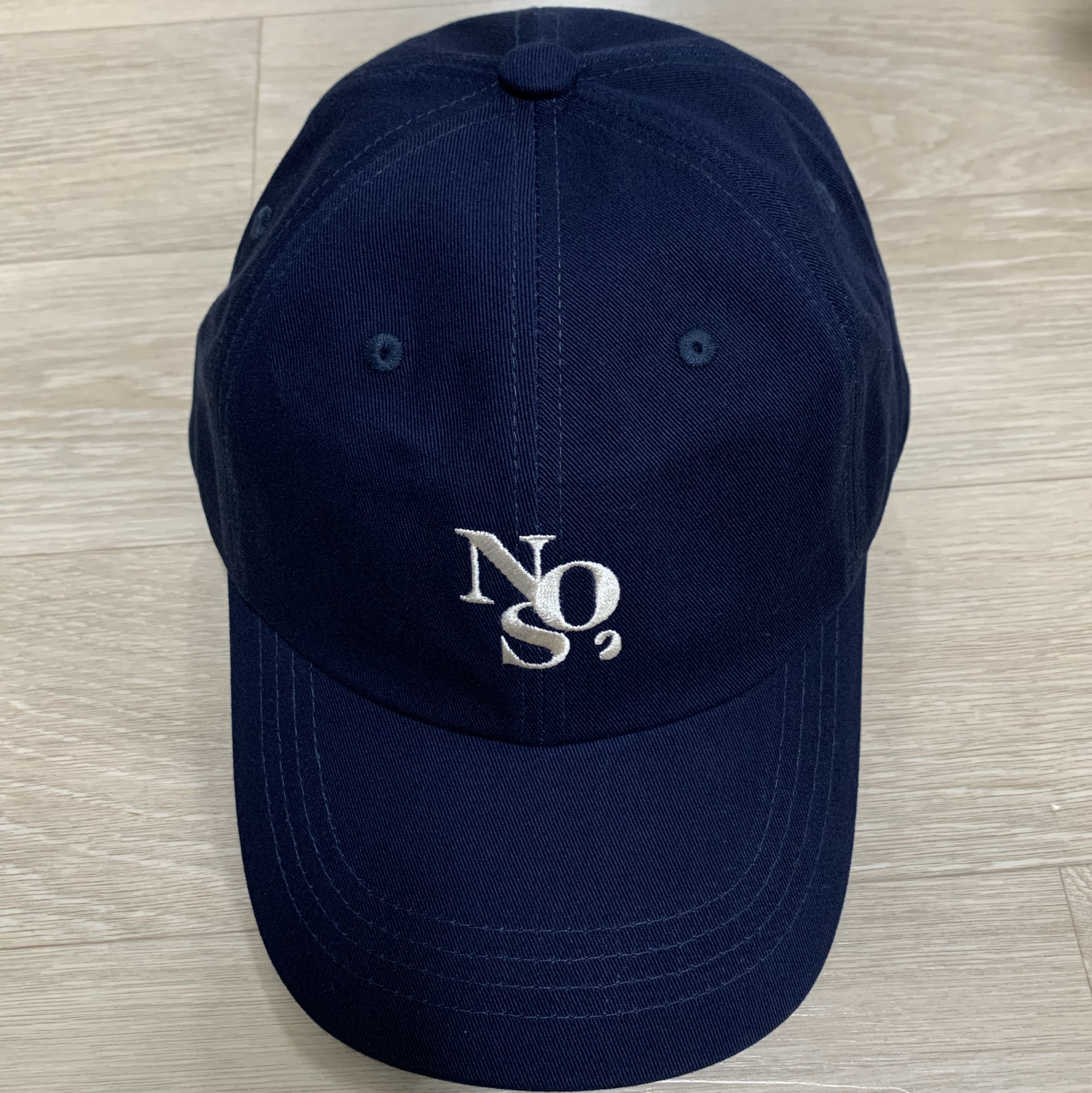 NOS7 Ball Cap Navy Ivory 착용 스타일 - 2