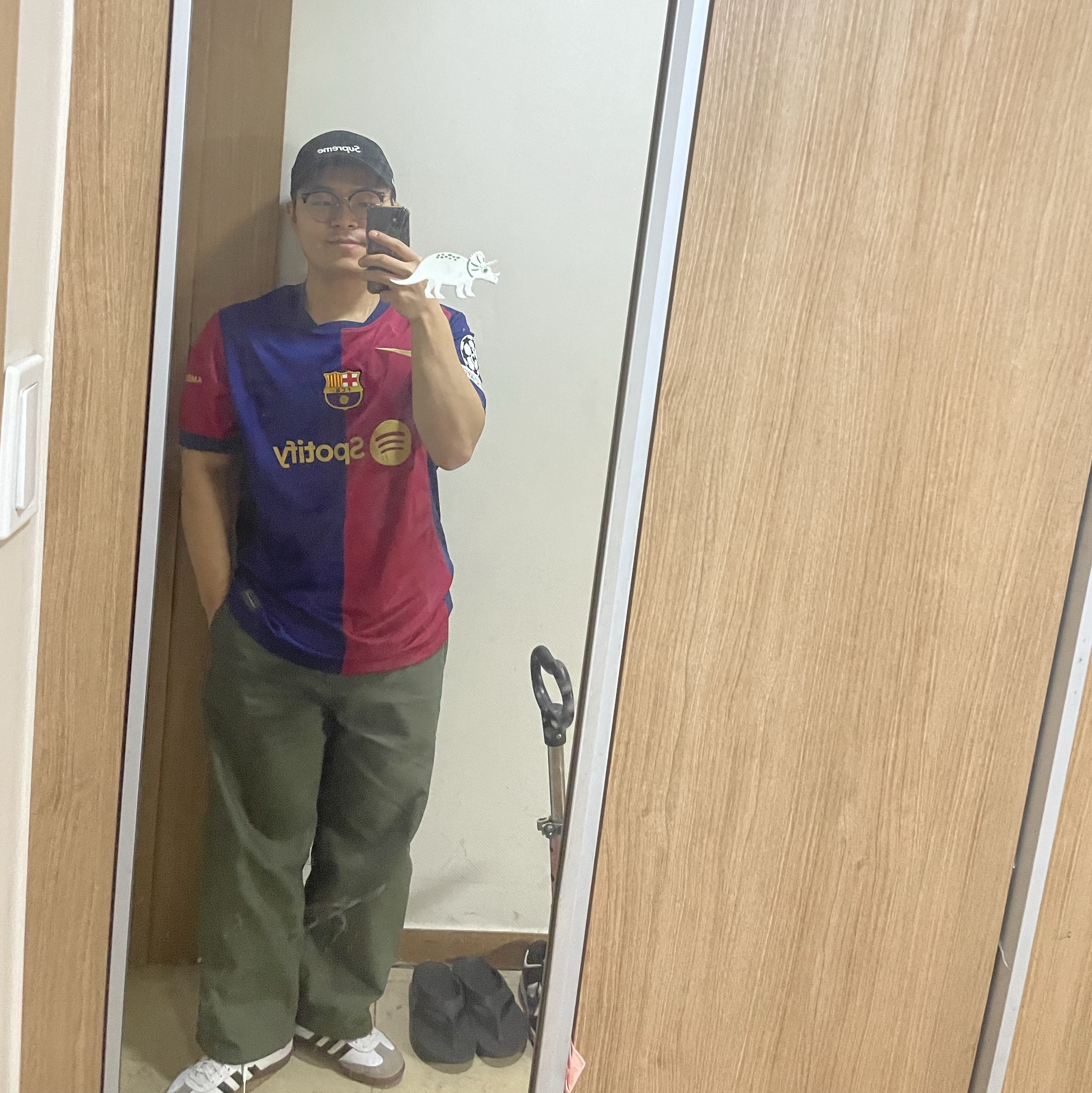 Nike FC Barcelona 2024/25 Dri-Fit Stadium Home Jersey Deep Royal Blue Noble Red (Non Marking Ver.), Adidas Samba Vegan White Black 착용 스타일 - 3