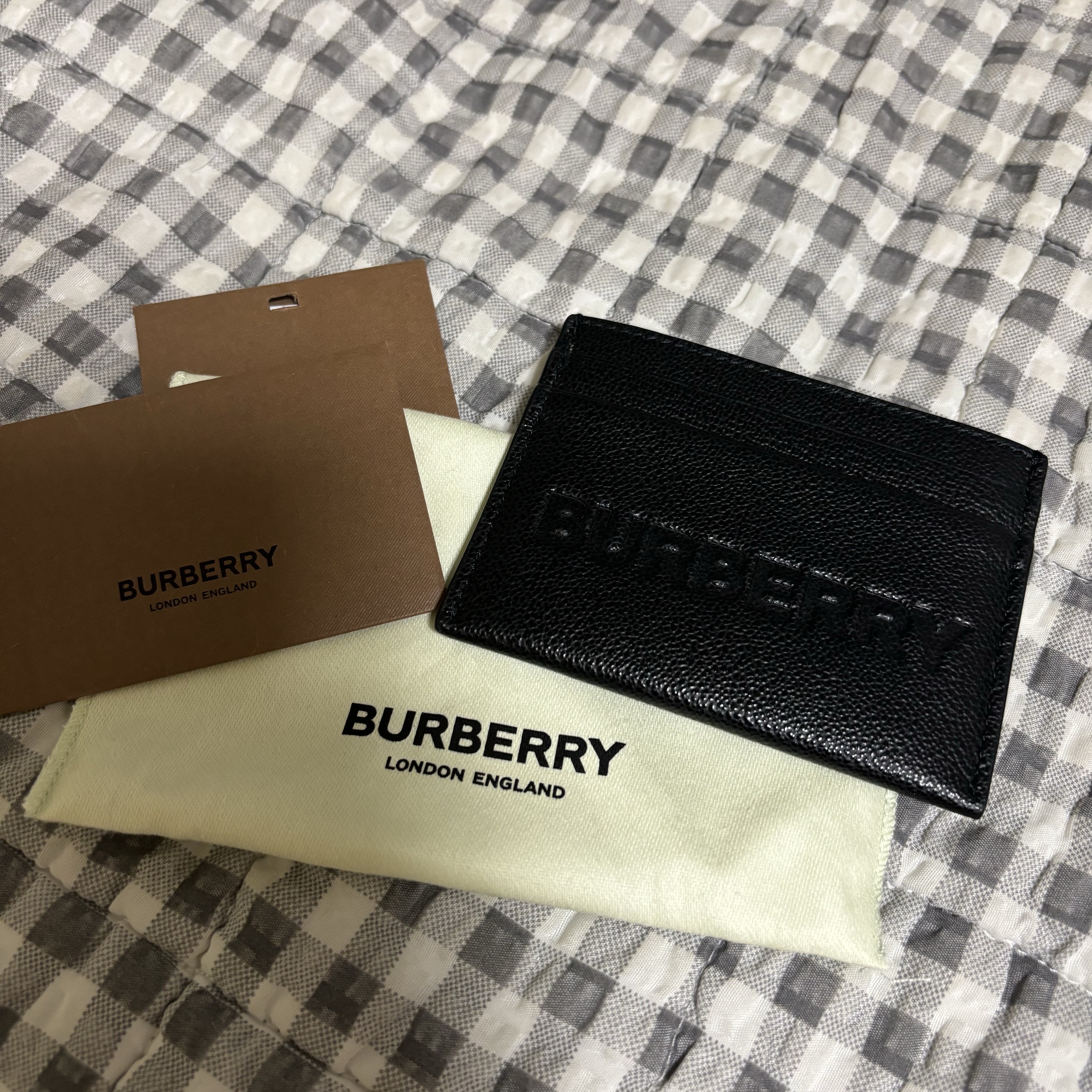 Burberry Logo Embossed Grainy Leather Card Case Black 착용 스타일 - 2