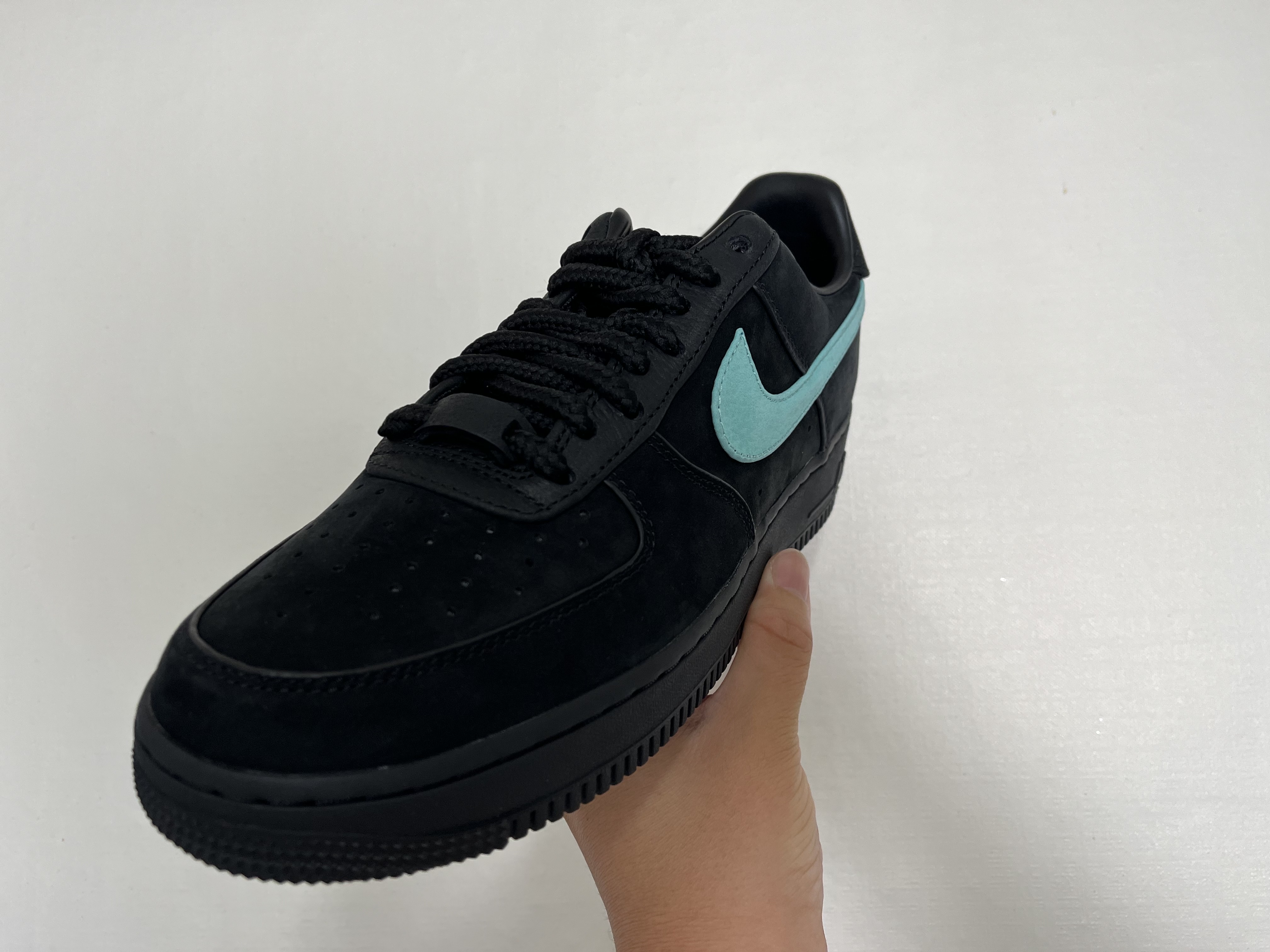 Nike x Tiffany & Co. Air Force 1 Low SP 1837 착용 스타일 - 2