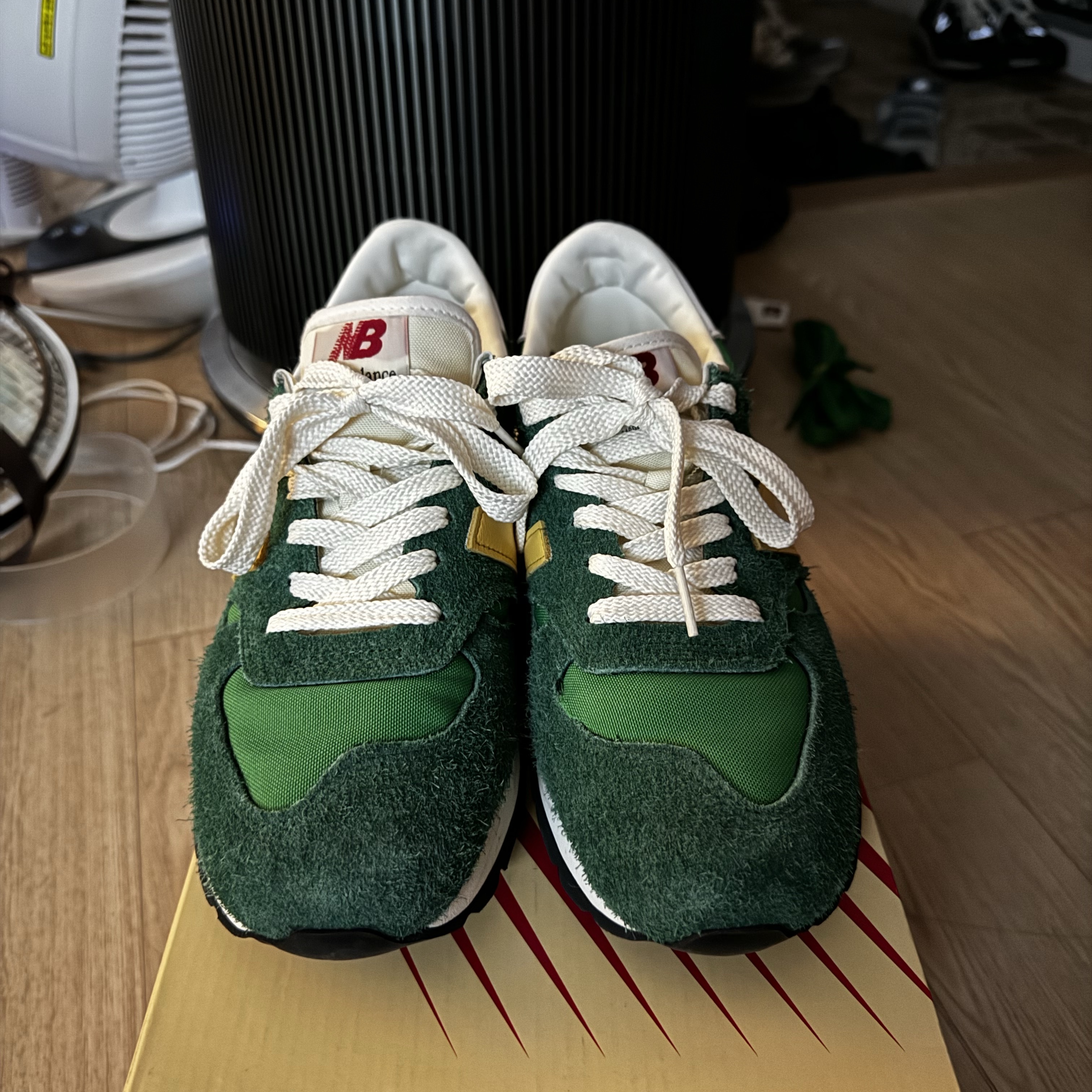 New Balance 990v1 Made in USA Green Gold 착용 스타일 - 3