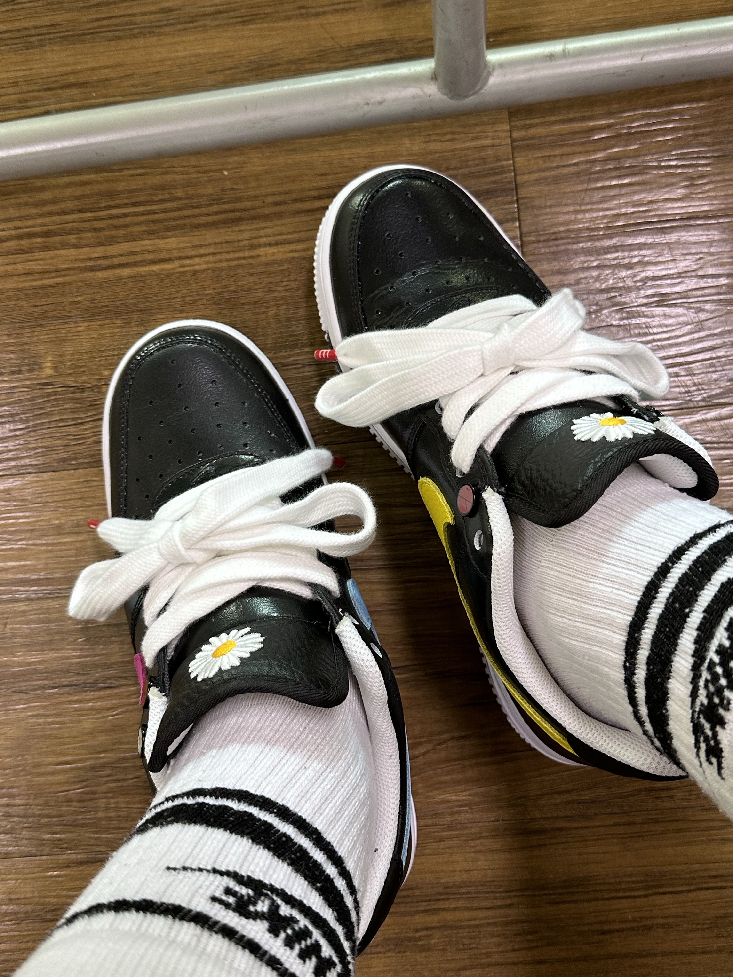 Nike x Peaceminusone Air Force 1 Low Para-Noise 3.0 Black and Multicolor, Chrome Hearts Horseshoe Logo Pocket T-Shirt Black 착용 스타일 - 2