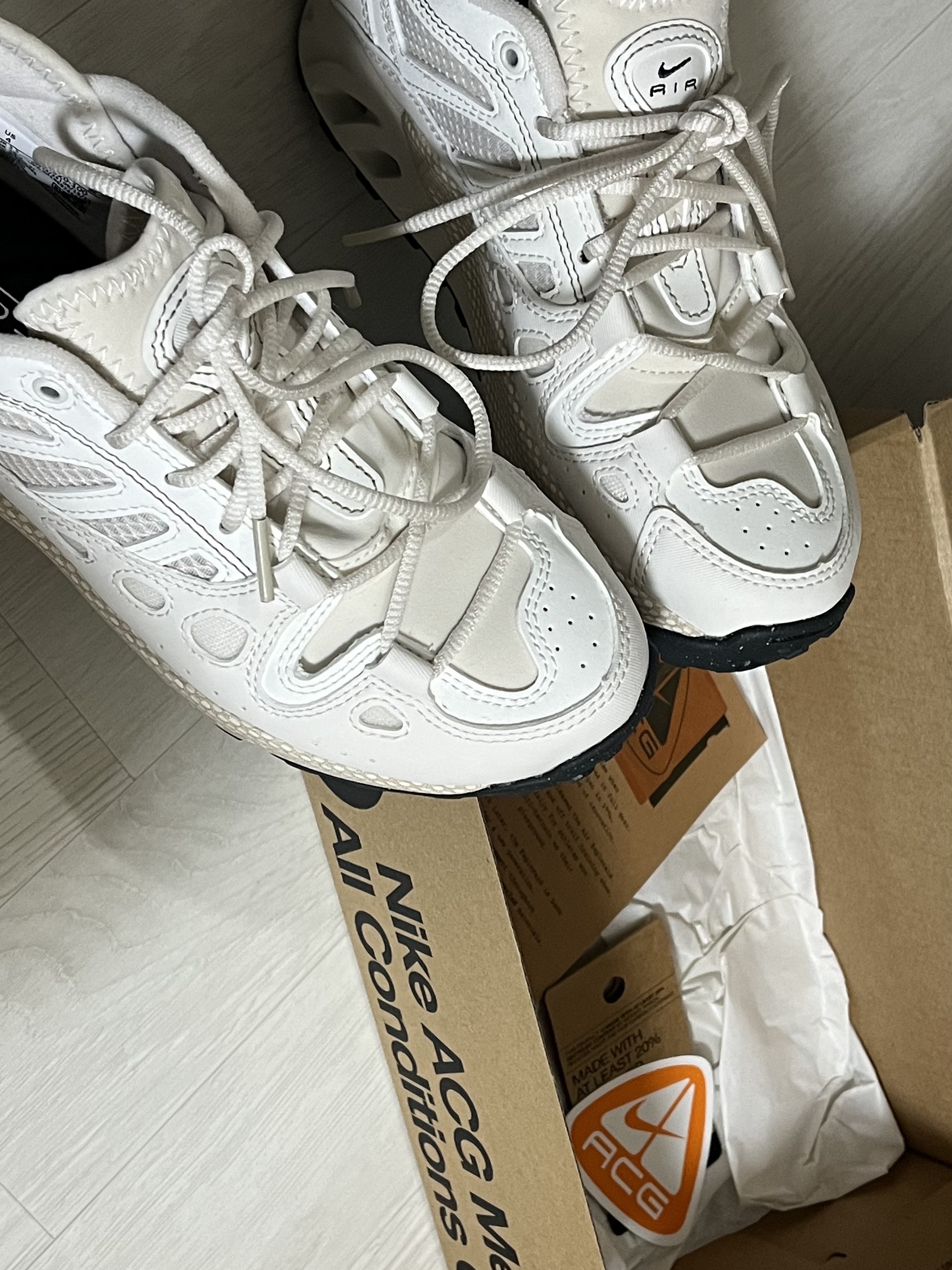 Nike ACG Air Exploraid Sail Light Orewood Brown 착용 스타일 - 2