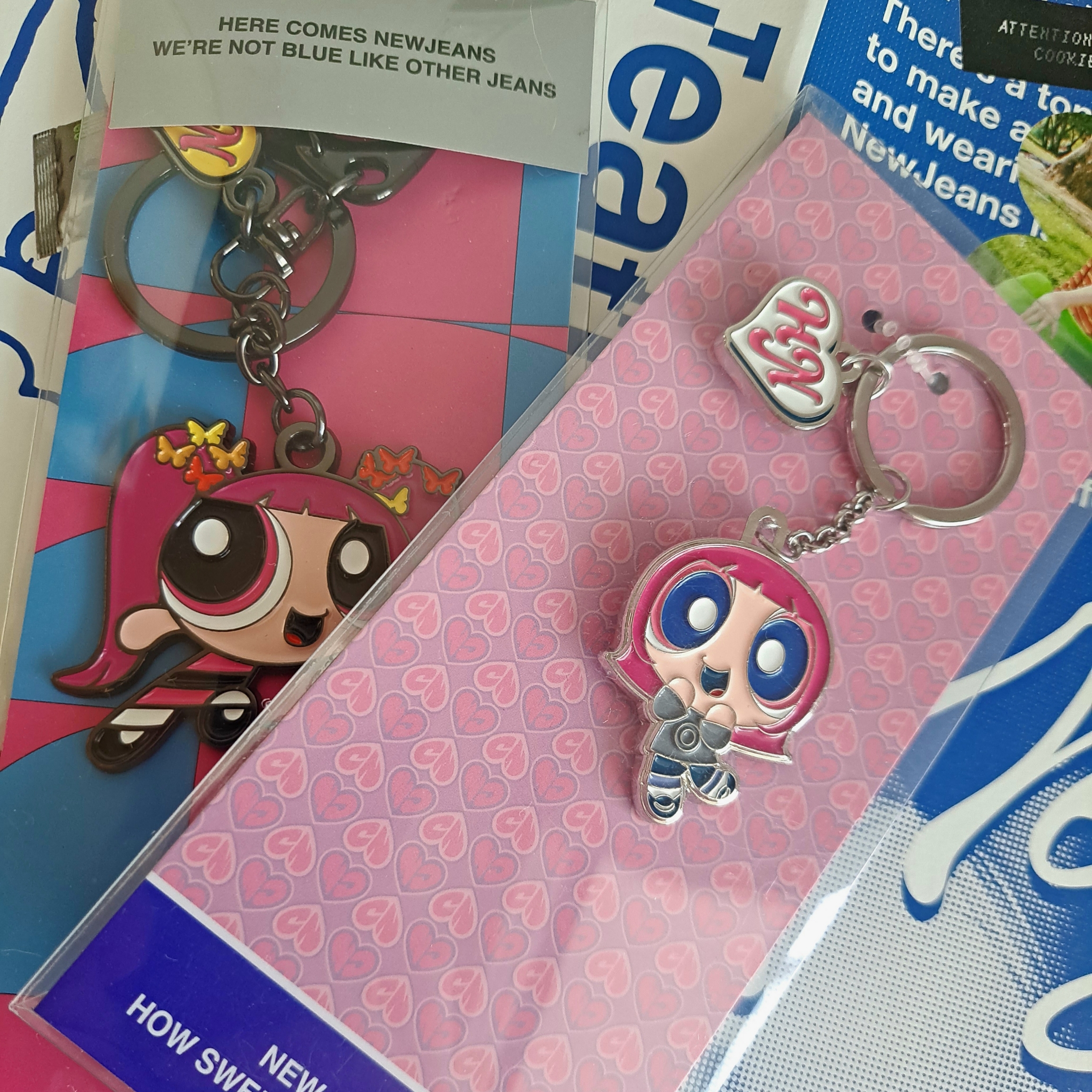 NewJeans x The Power Puff Girls Metal Keyring Hanni, NewJeans x The Powerpuff Girls Metal Keyring Hanni 착용 스타일 - 1