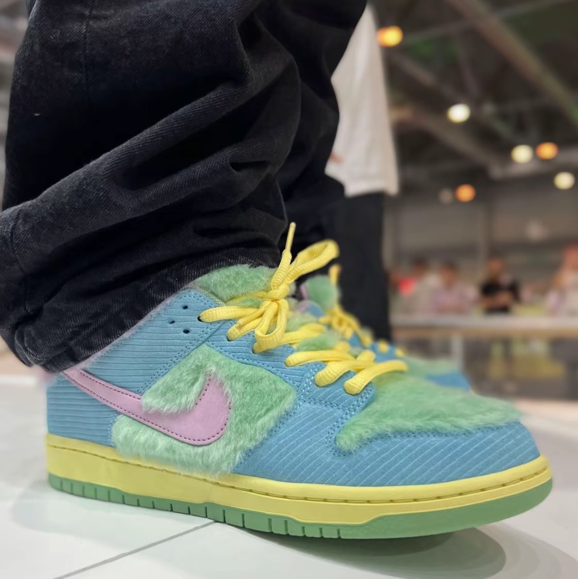 Nike x Verdy SB Dunk Low Pro Blue Gaze and Enamel Green 착용 스타일 - 6