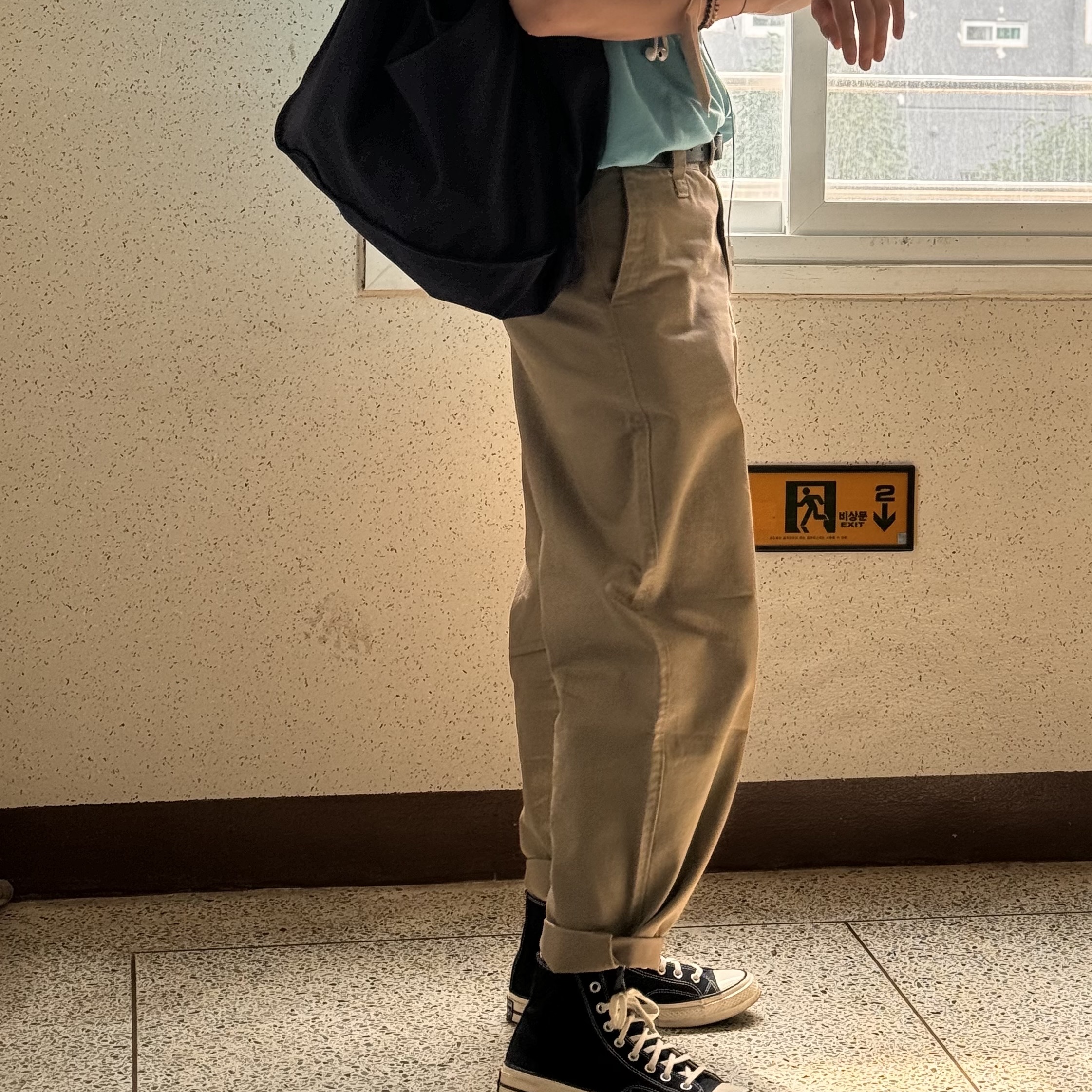 IAB Studio T-Shirt Soda - Shibuya Exclusive, Converse Chuck 70 Hi Black 착용 스타일 - 3