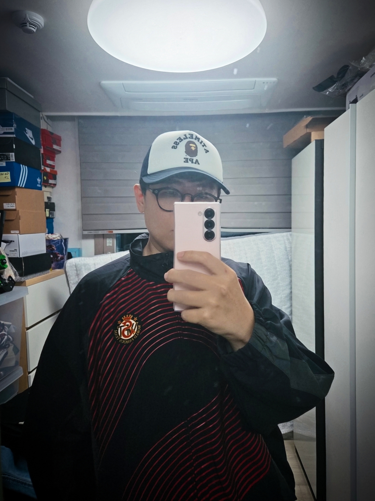 Supreme S Logo Track Jacket Black - 24FW, BAPE x JJJJound College Mesh Cap White Navy 착용 스타일 - 3