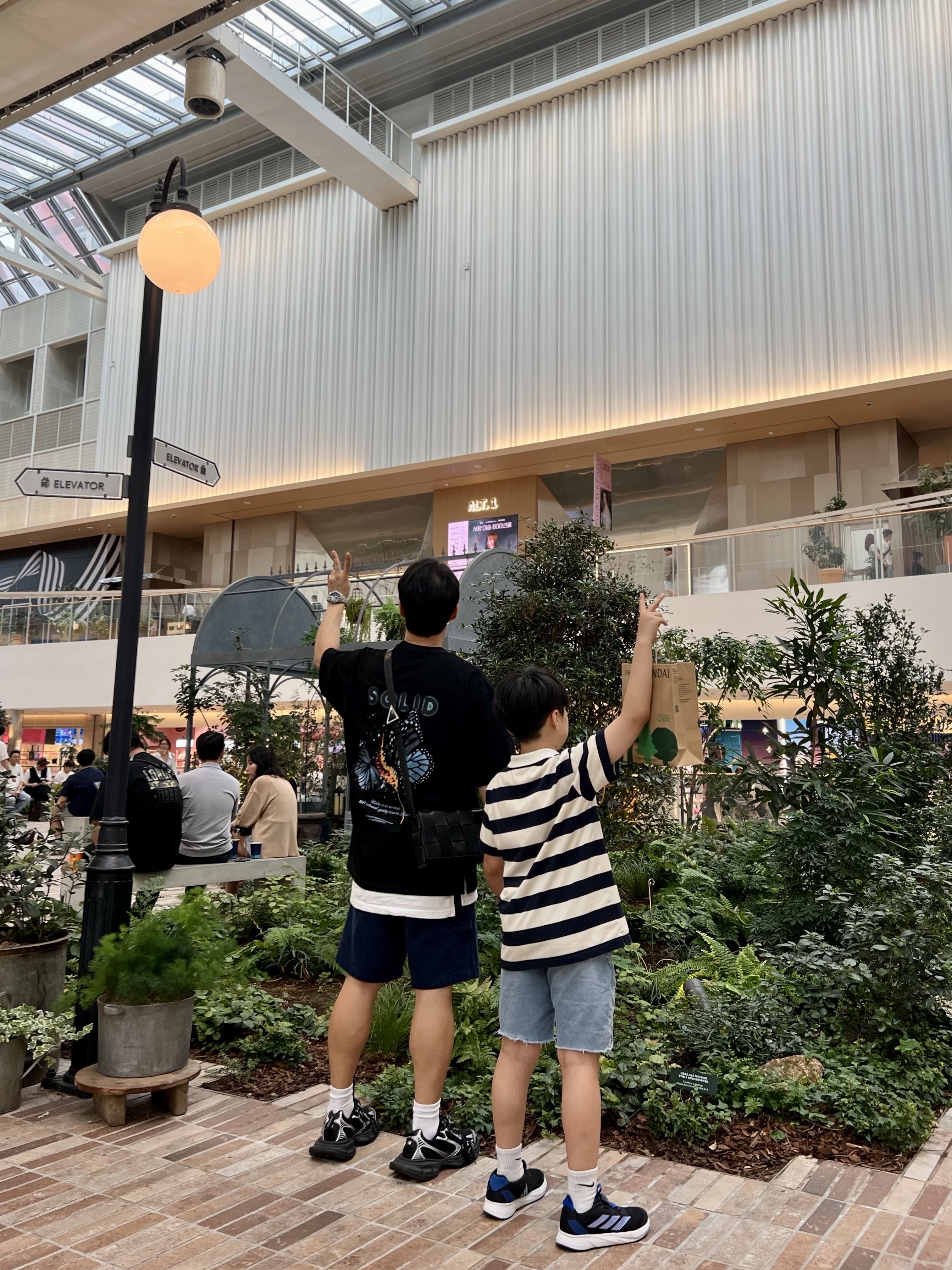 Solid Homme Butterfly Graphic T-Shirt Black - 23SS, Balenciaga 3XL Sneakers Black White 착용 스타일