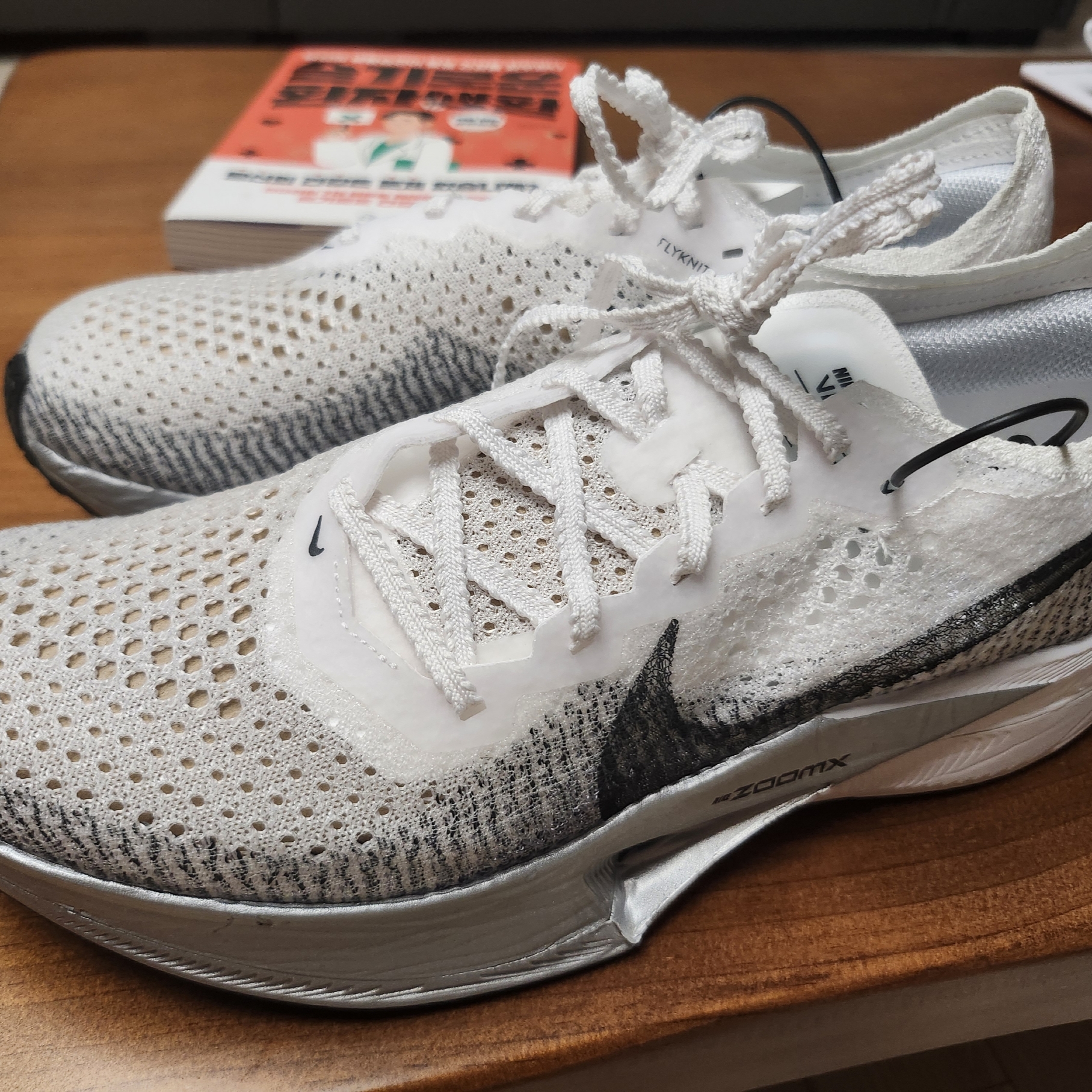 Nike ZoomX Vaporfly Next% 3 White Grey 착용 스타일