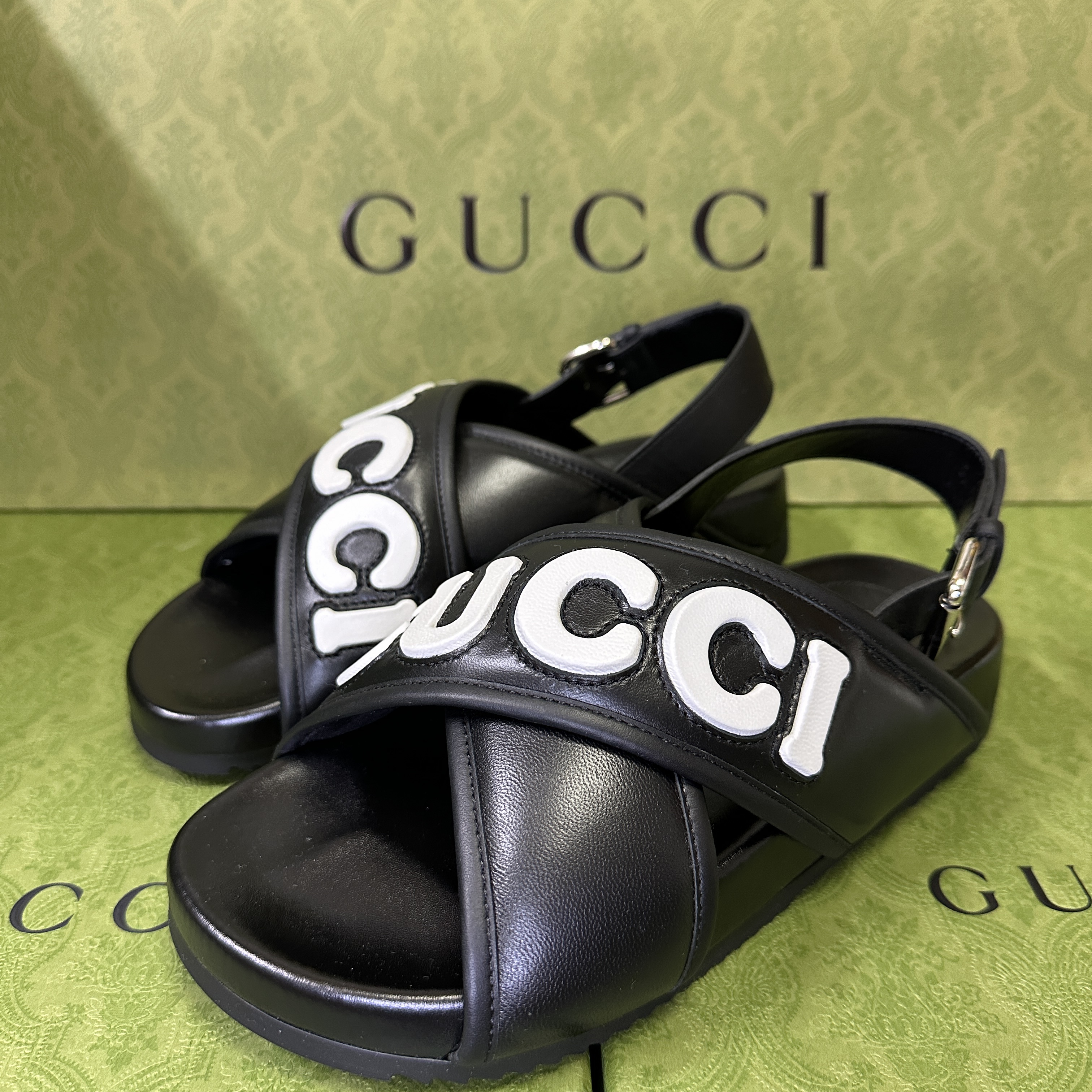 Gucci Gucci Sandal Black Leather 착용 스타일