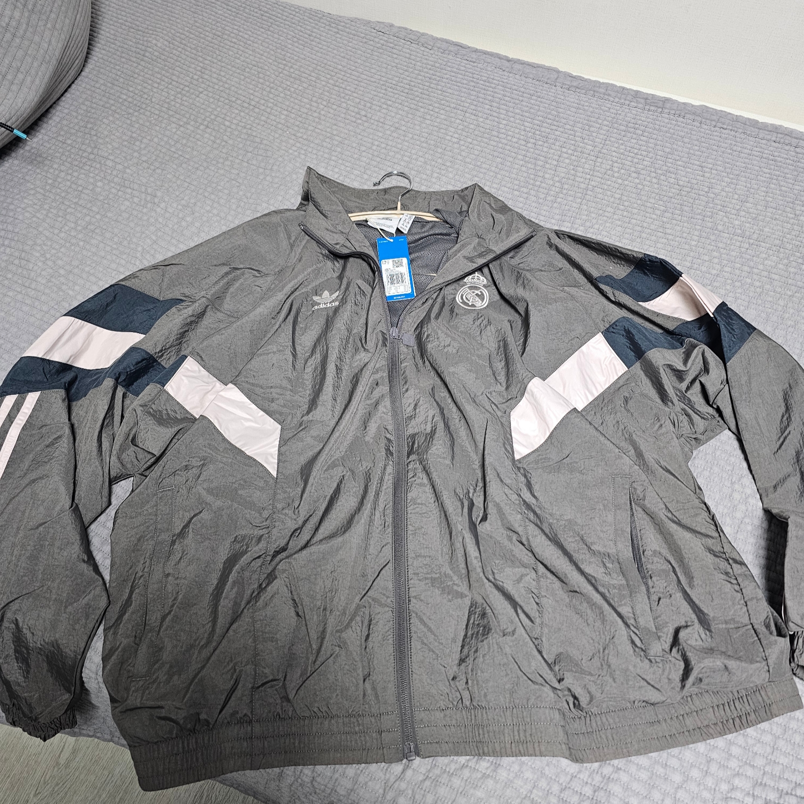 Adidas Real Madrid Originals Track Top Charcoal Grey - US Sizing 착용 스타일 - 1