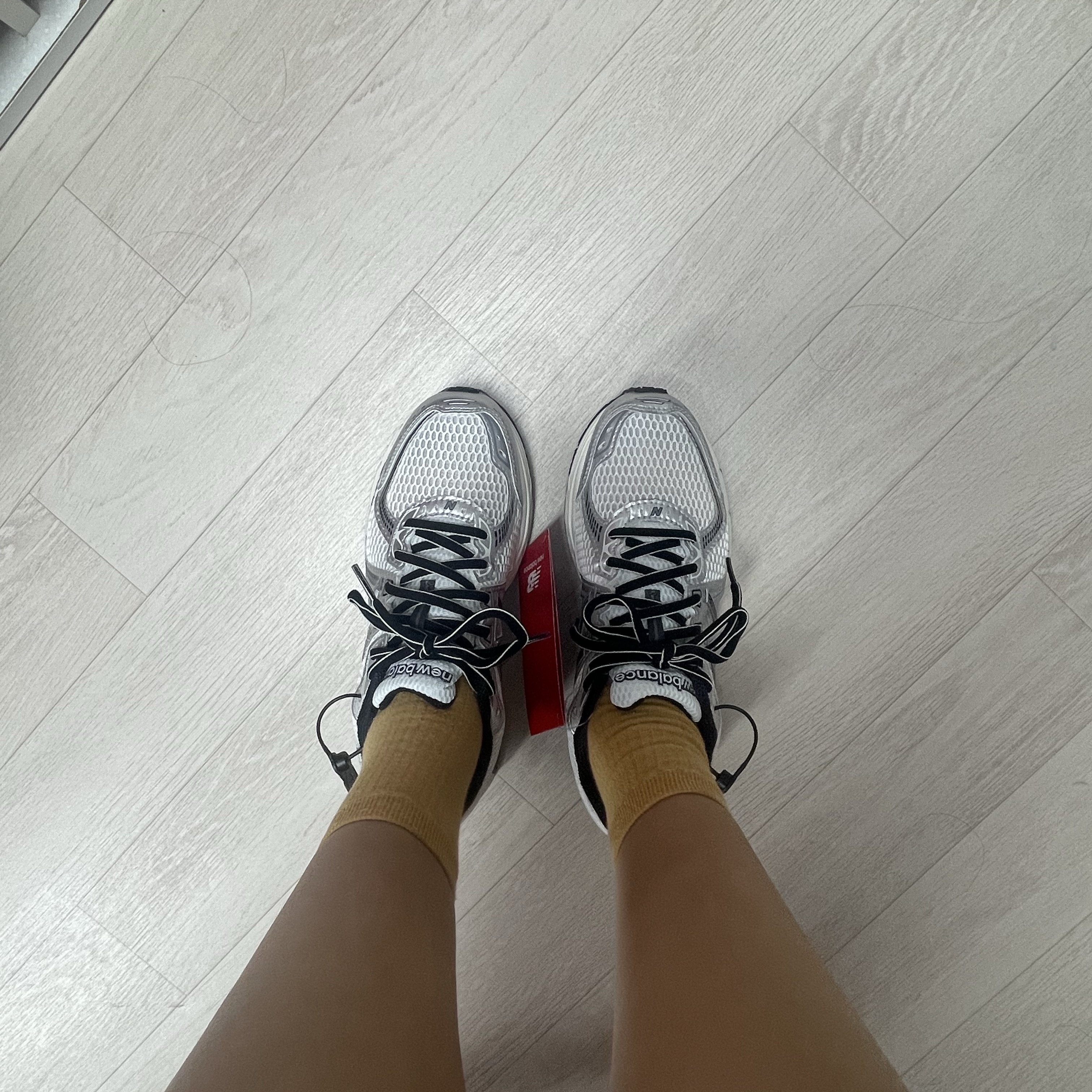 New Balance 860v2 Optic White 착용 스타일 - 1