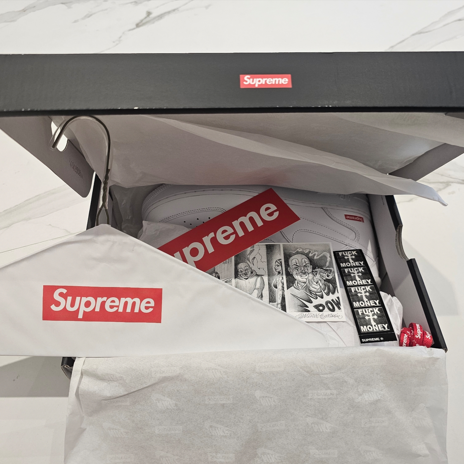 Nike x Supreme Air Force 1 Mid White 착용 스타일