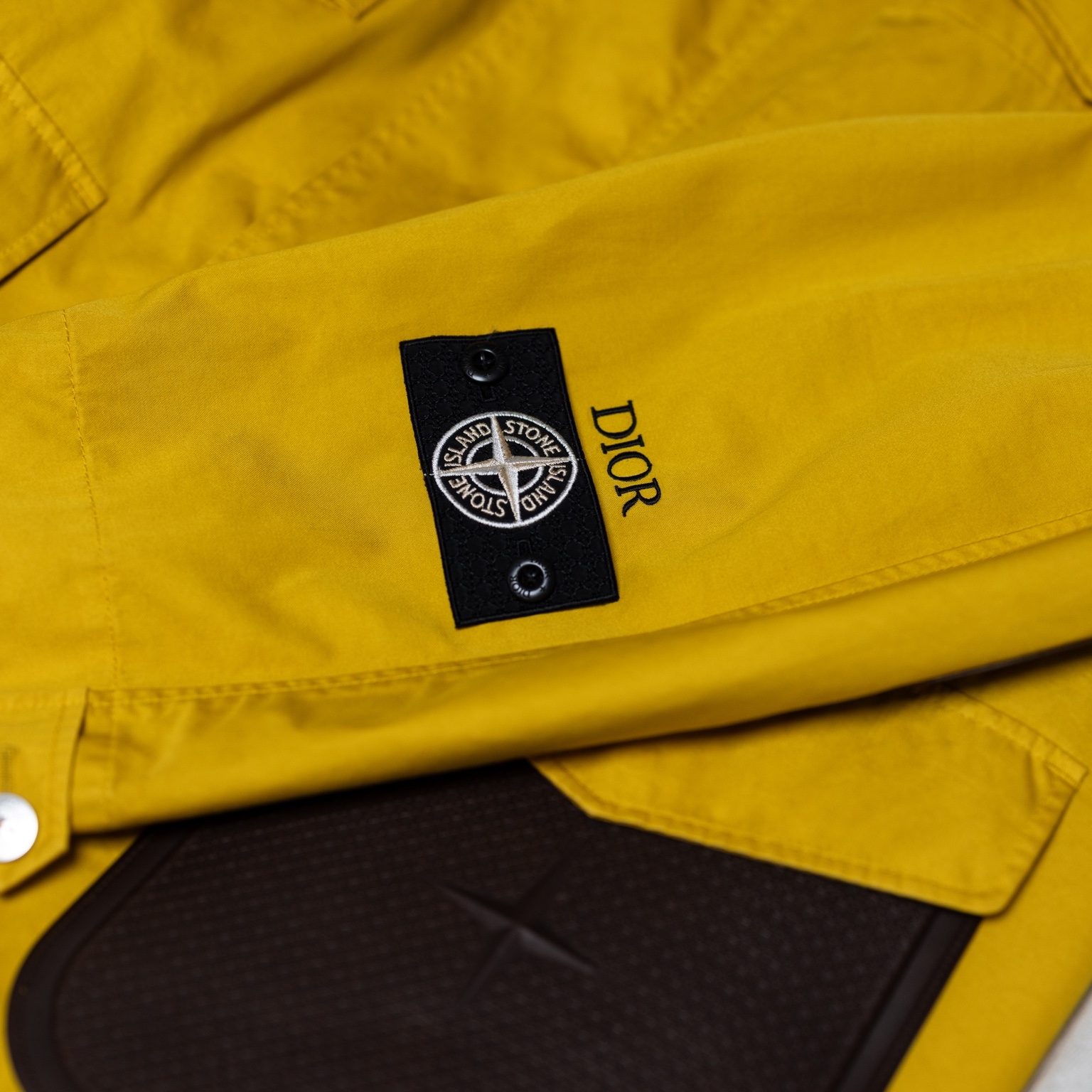 Dior x Stone Island Cotton-Blend Satin Jacket Yellow 착용 스타일